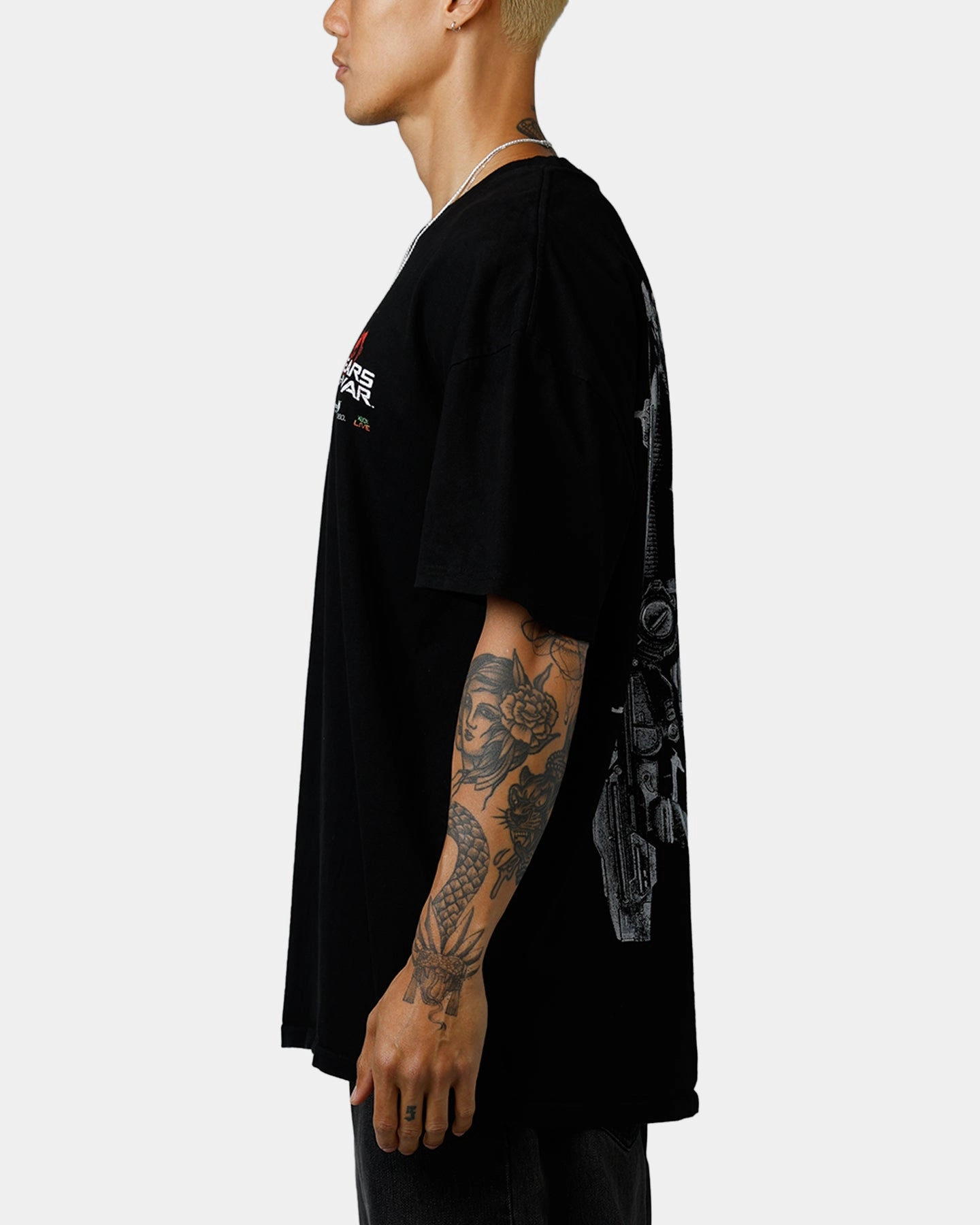 73 Studio X Gears Of War Lancer T-Shirt Black Lightweight Design NonIronTechnology