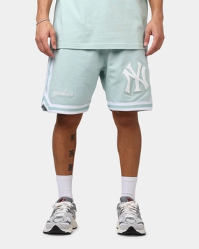 holiday apparel New Era New York Yankees 'Logo Select Mint' Shorts Mint/White