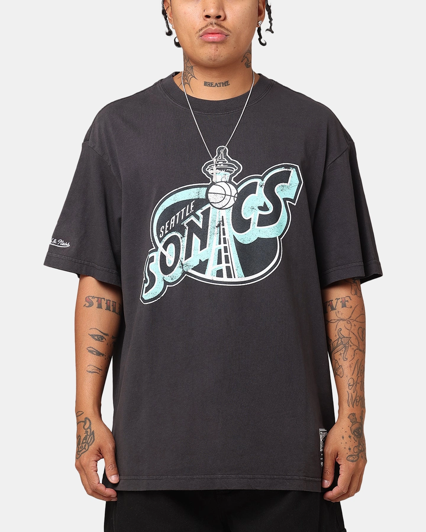 Urban Casual Look Mitchell & Ness Seattle Sonics Ice Blue Logo T-Shirt Faded Black