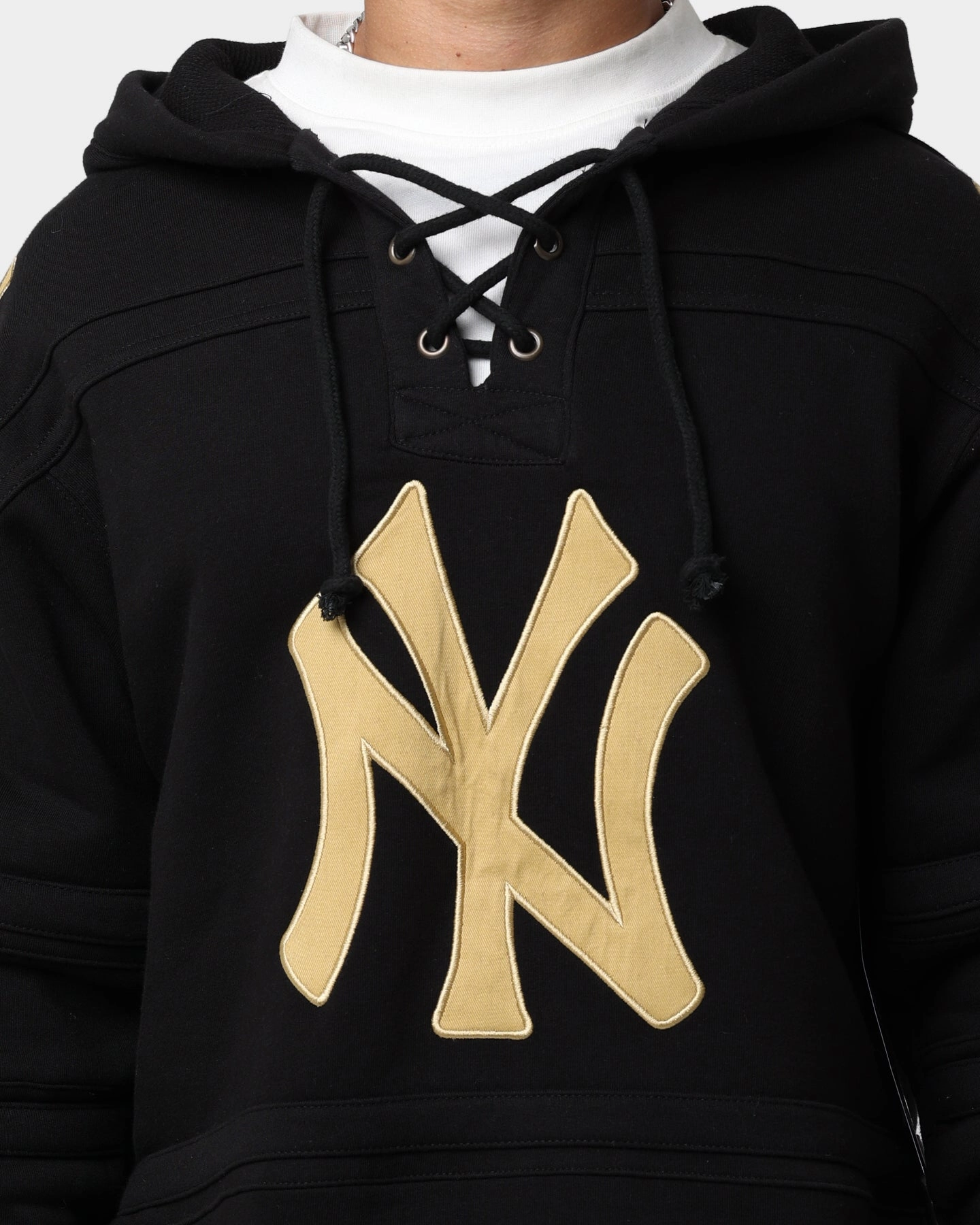 Multi Pocket Configuration 47 Brand New York Yankees Superior Lacer Hoodie Black/Gold