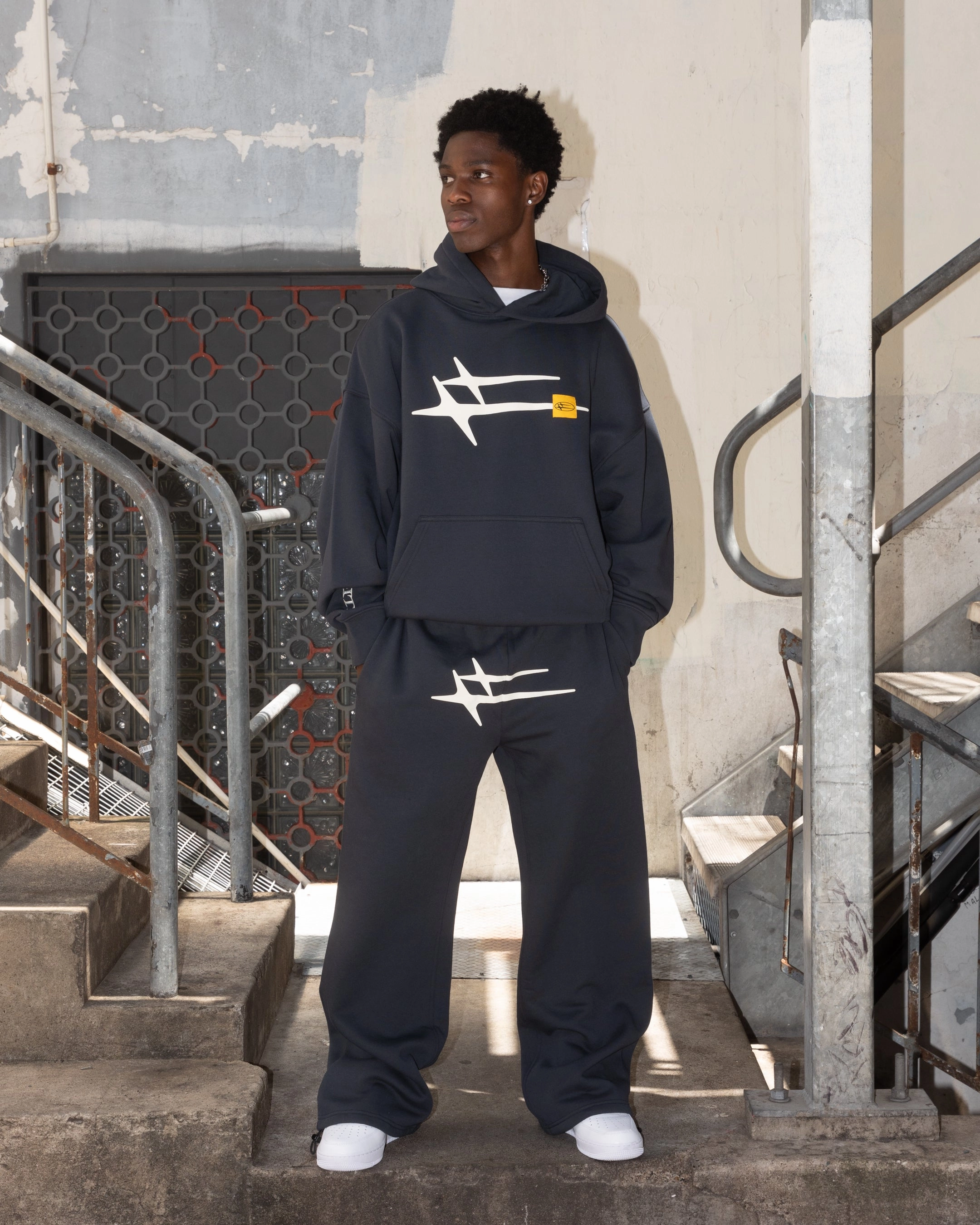 Temperature Regulating Fabric SeamlessPockets Loiter Hybrid Sweatpants Charcoal