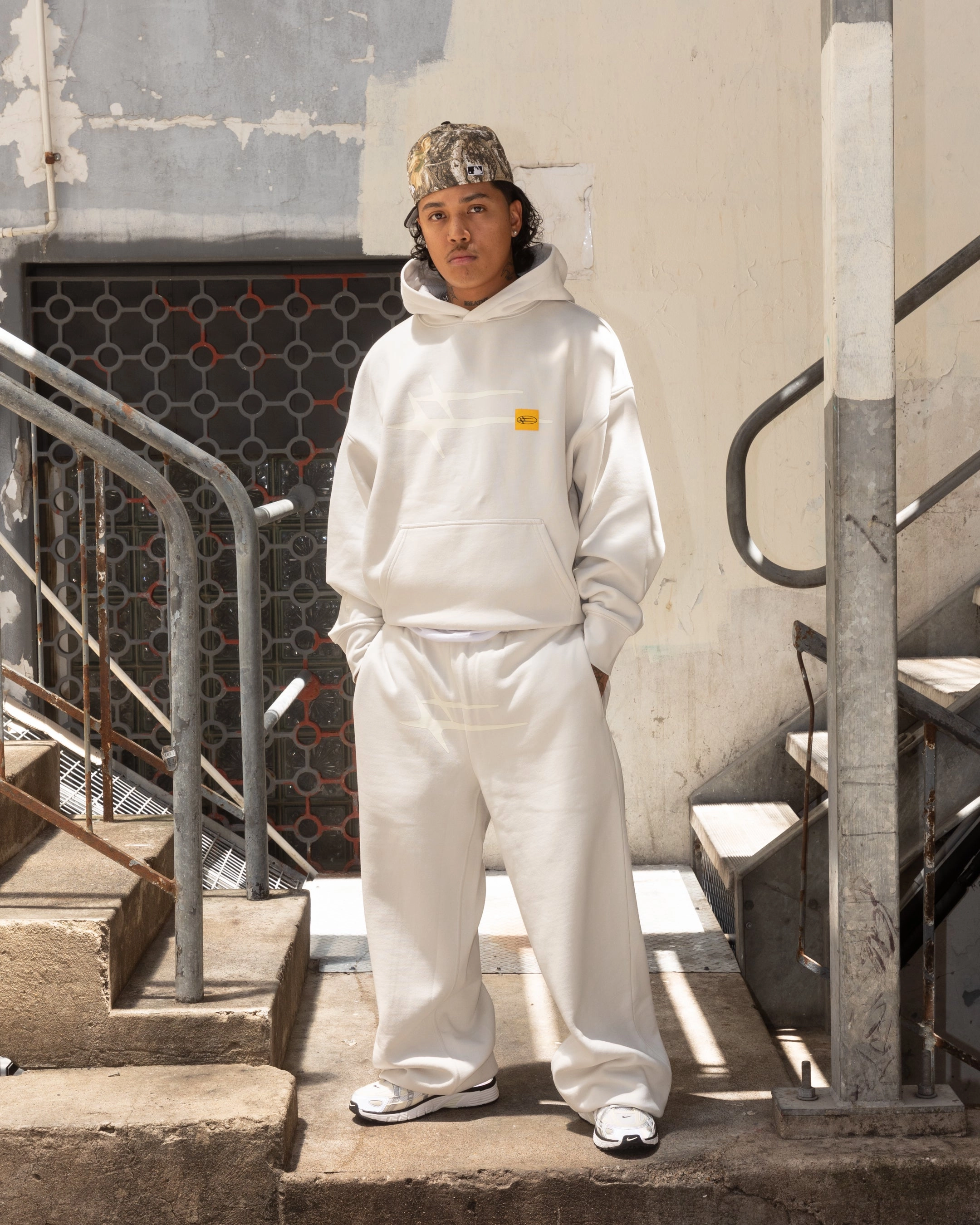 Low Bulk Design Loiter Hybrid Sweatpants Stone
