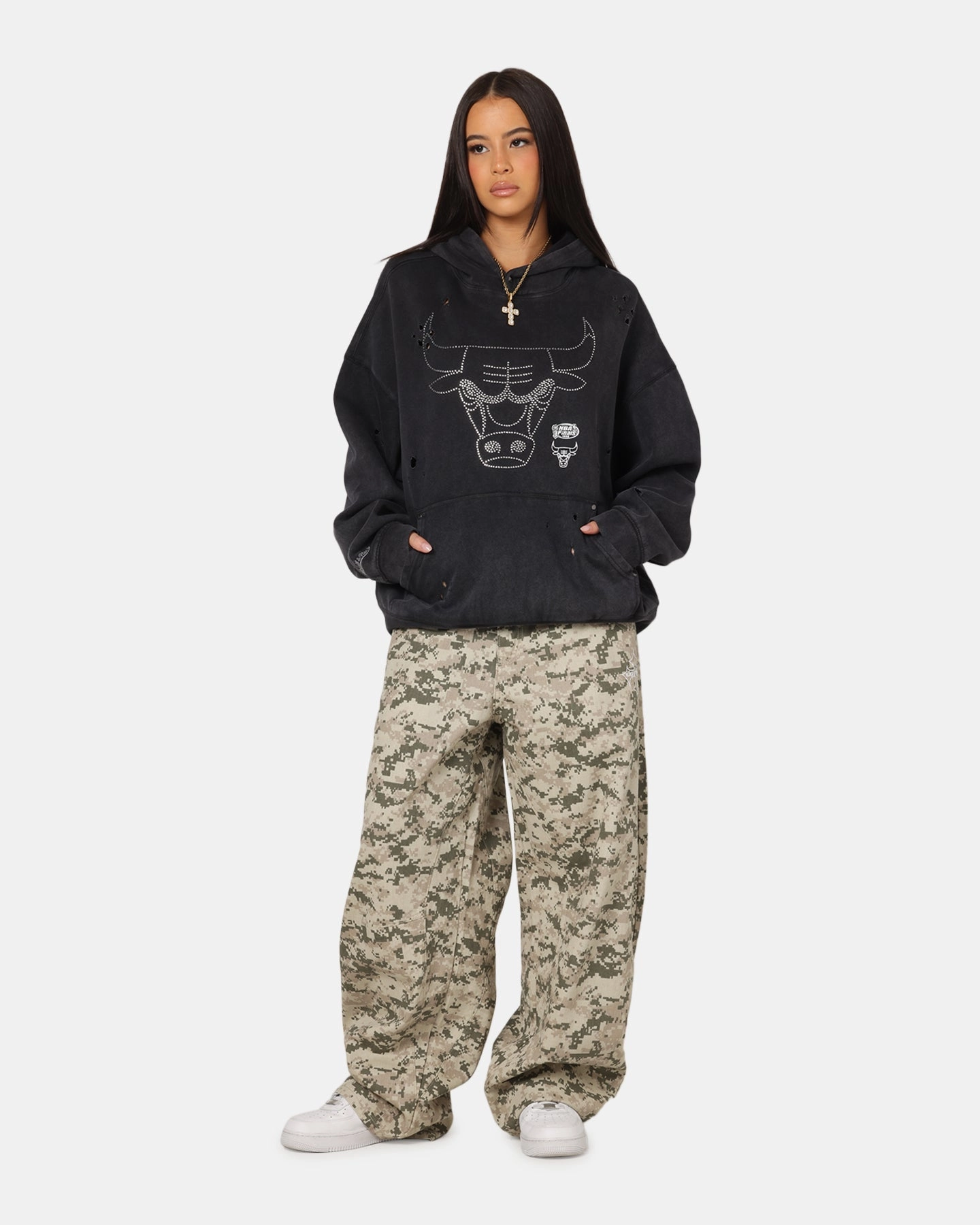 Engage full-zip Mitchell & Ness Chicago Bulls Distressed Rhinestone Logo Hoodie Faded Black