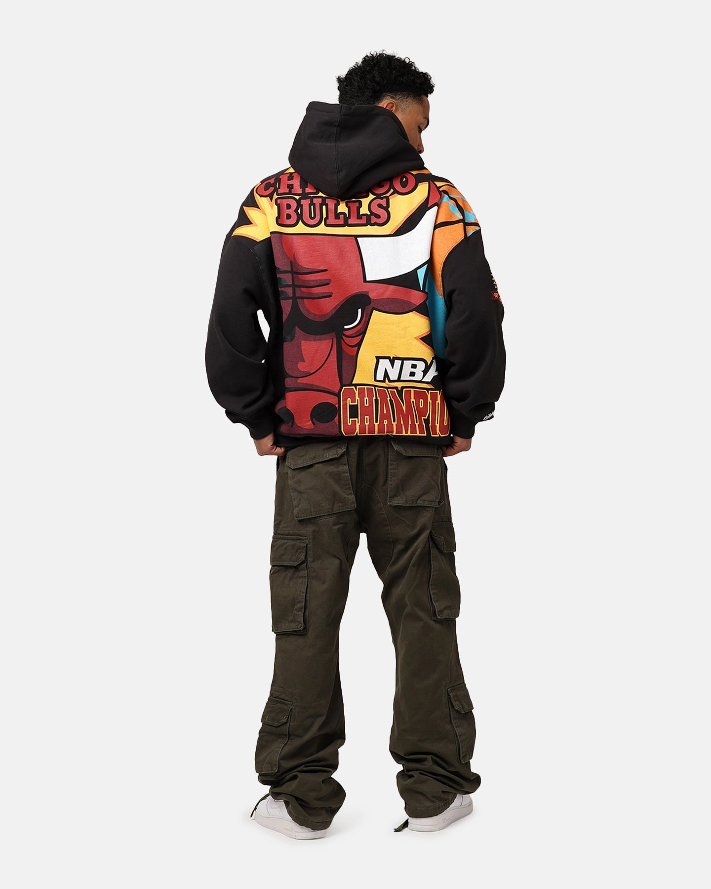 Mitchell & Ness Chicago Bulls 6 Time Hoodie Black Taped Seams watch