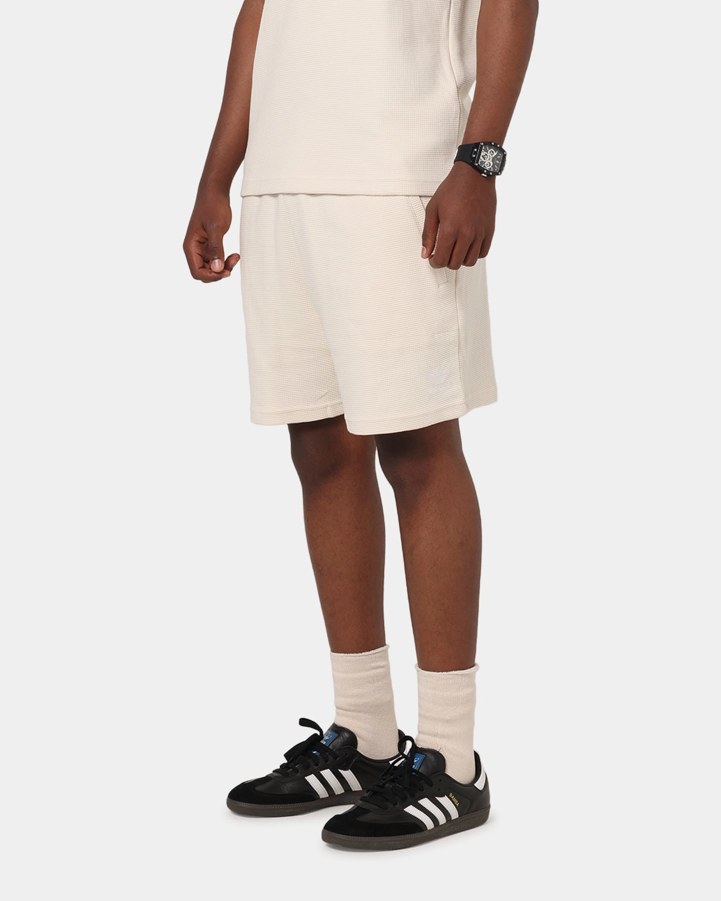 Weekend Outfit Adidas Trefoil Essentials Waffle Shorts Wonder White