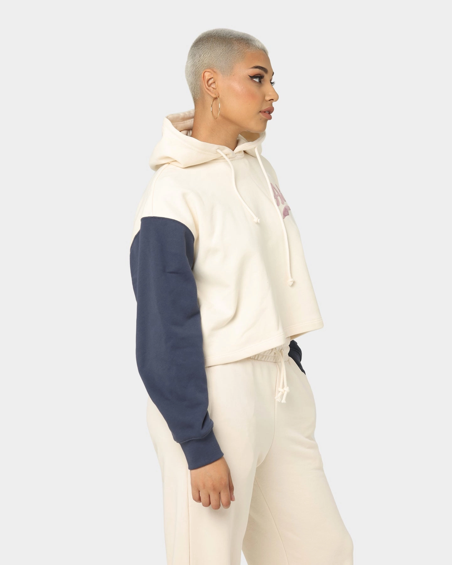 Thermoregulating Technology High-Tech Jacket Adidas Women's Modern B-Ball Hoodie Wonder White/Shadow Navy