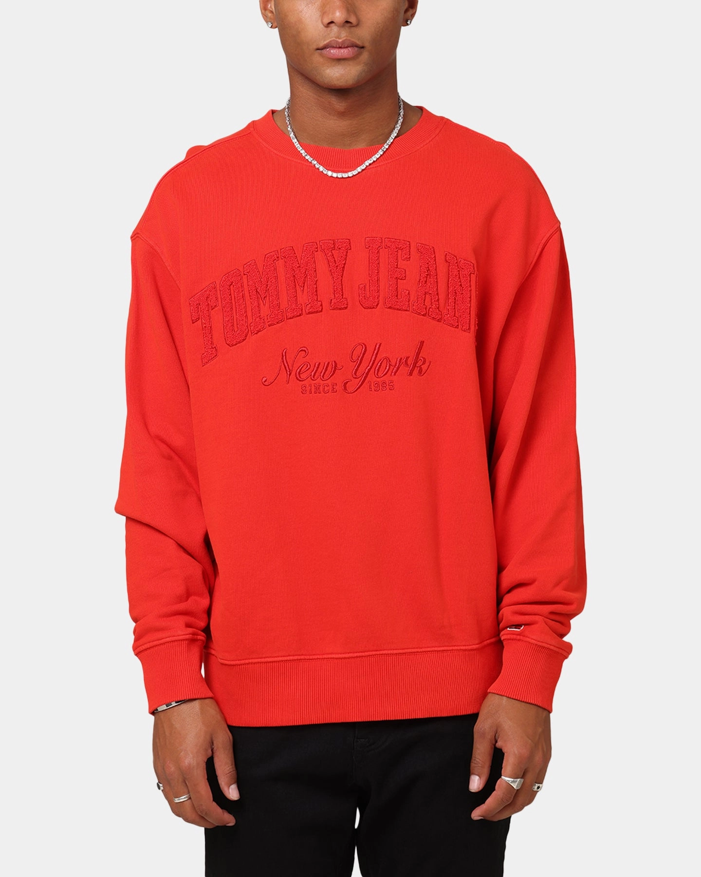 Tommy Jeans Relaxed Vintage Varsity Crewneck Red Hot Unisex Casual Fit