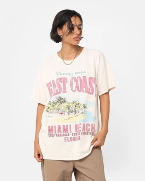 Comfort and Fit Minimalist Layer American Thrift Miami Beach Vintage T-Shirt Off White