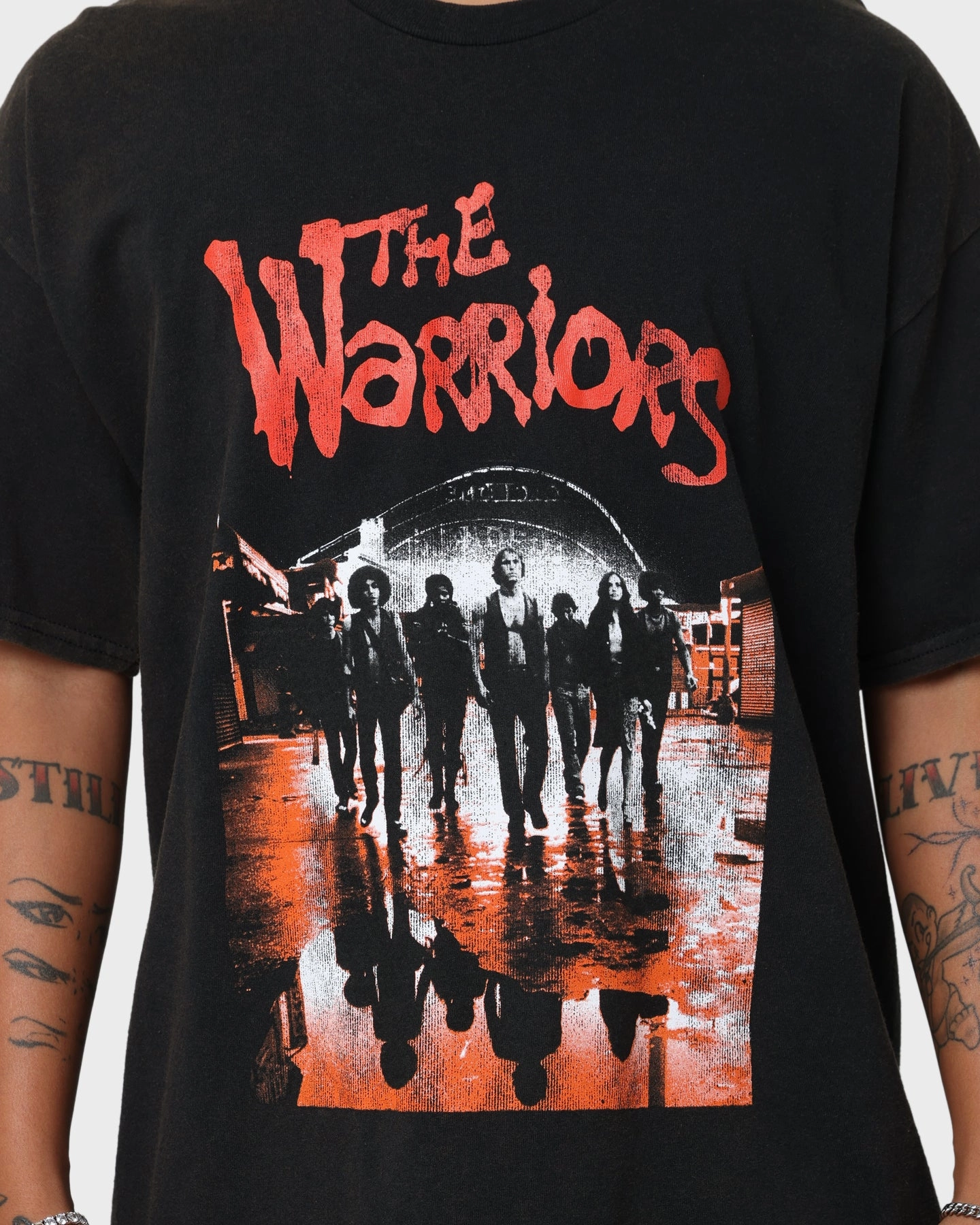 Ruffled edges Minimal Look American Thrift X The Warriors The Warriors Vintage T-Shirt Black Wash