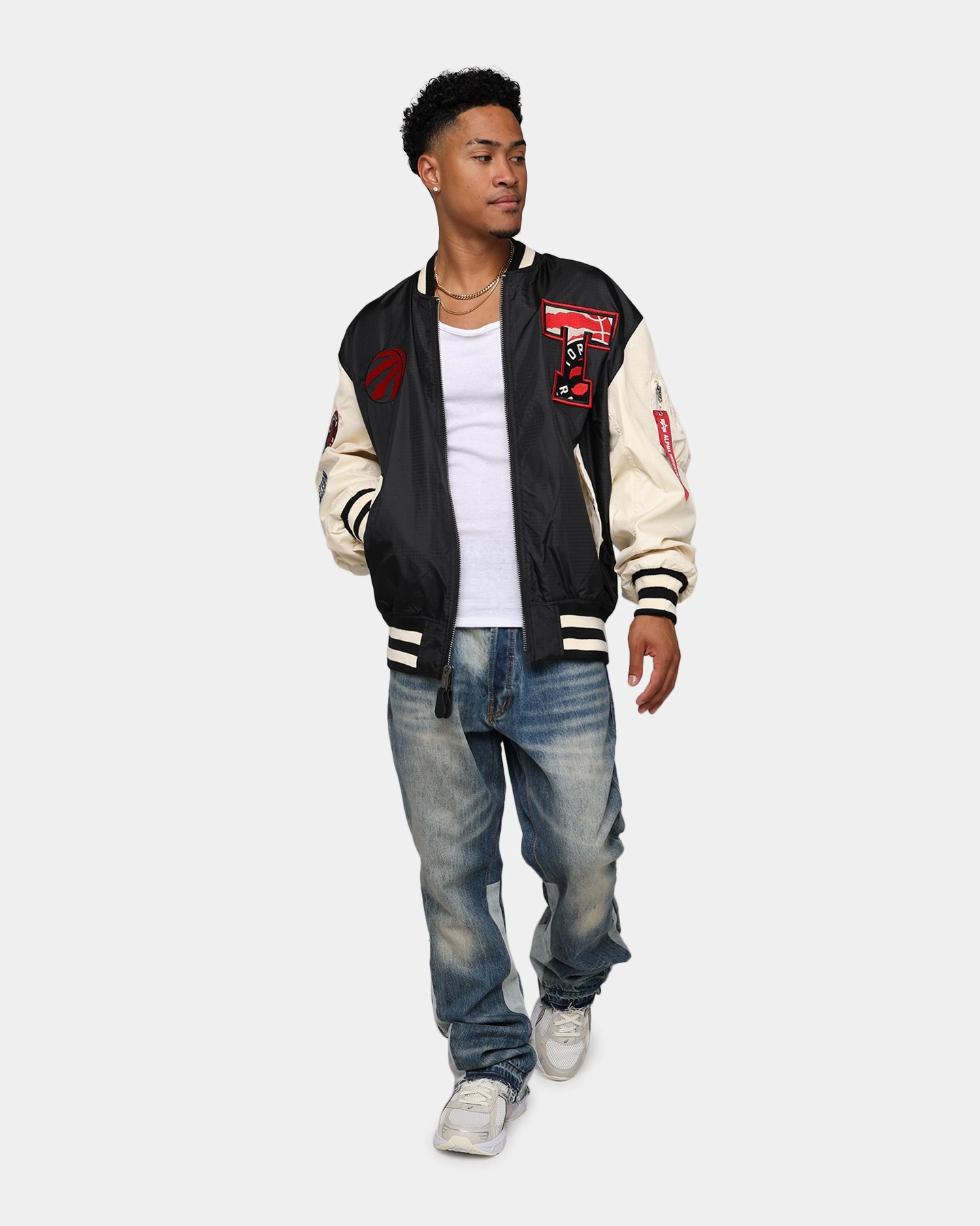 New Era X Alpha Industries Toronto Raptors L-2B Bomber Jacket Black Bestseller Stand