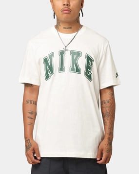 Fashion Ready Easy and Relaxed Nike Sportswear Club T-Shirt Sail