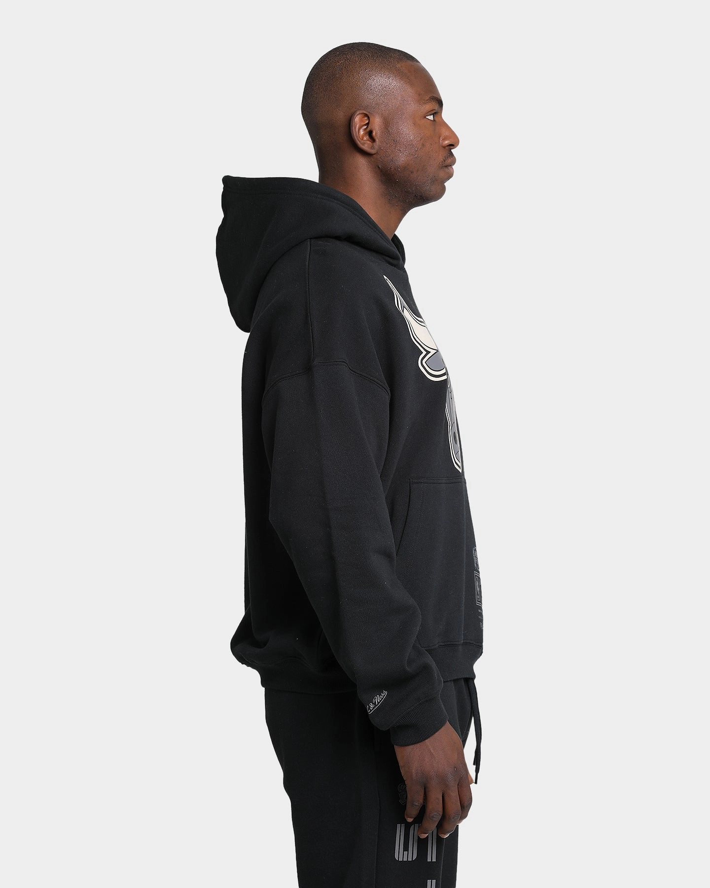 Mitchell & Ness Chicago Bulls Bleach Logo Hoodie Black Layered Collar Design Advantage