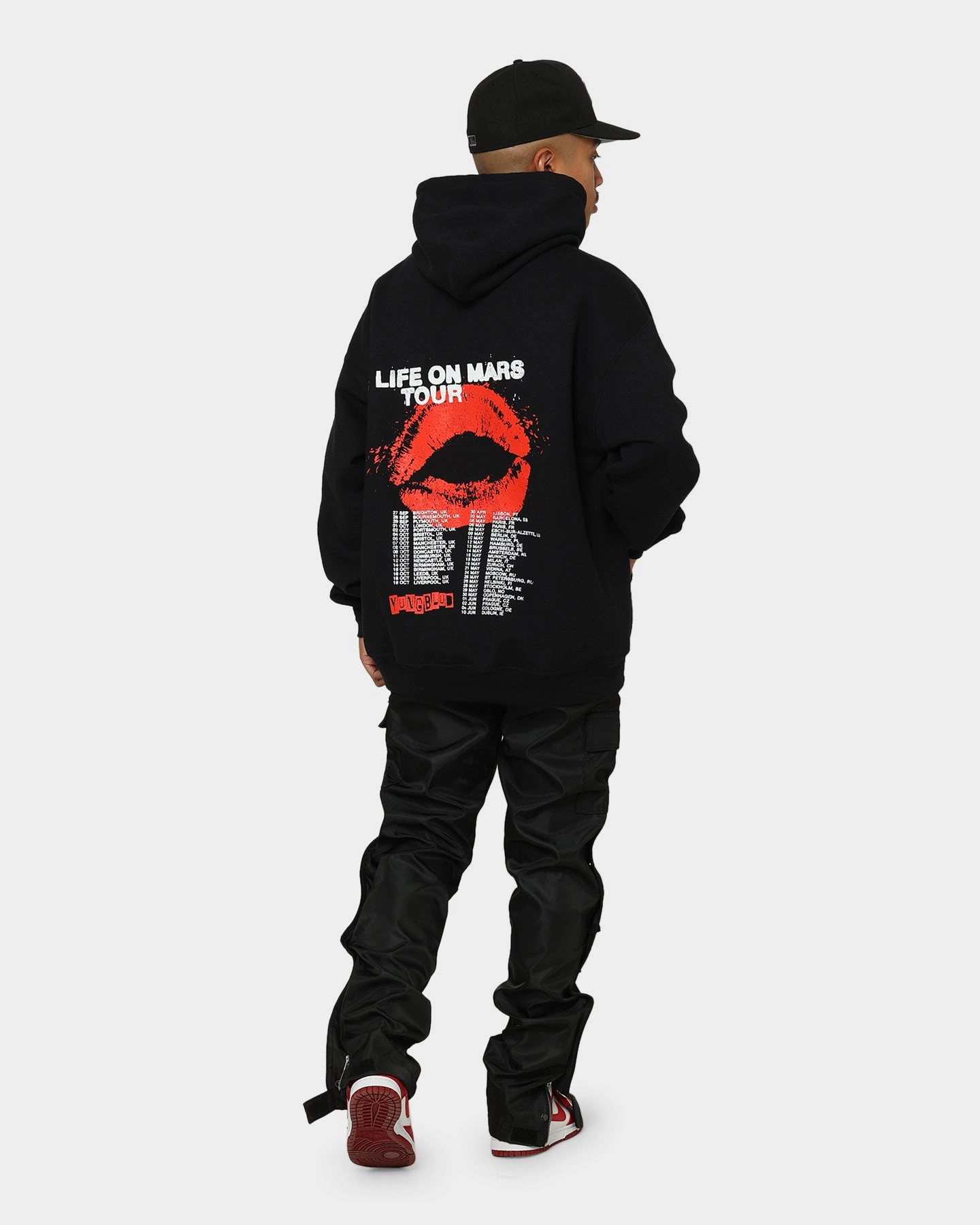 unloading Tele - operated YUNGBLUD Life On Mars Hoodie Black
