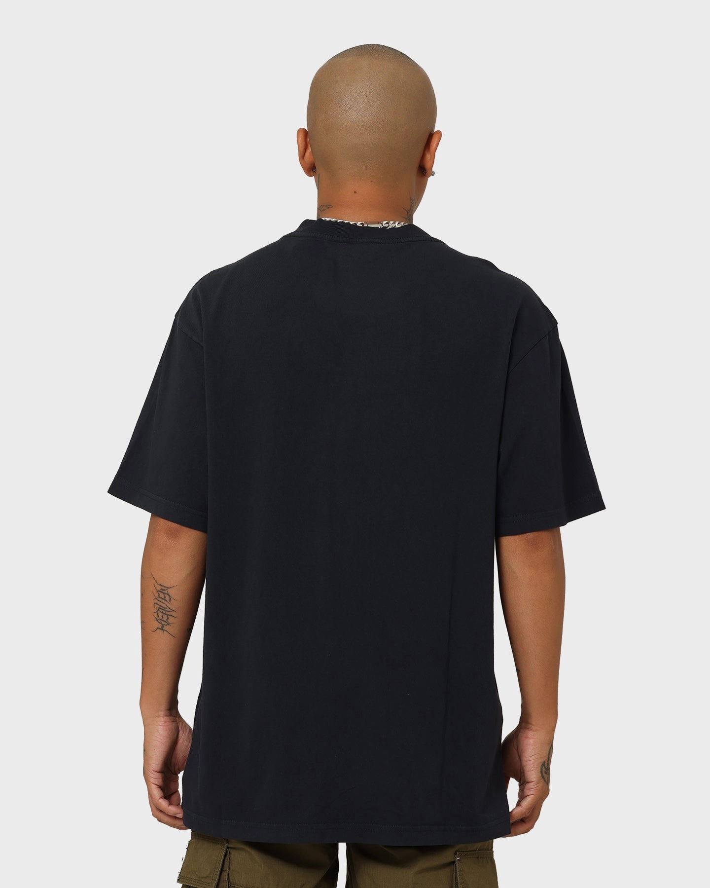 Mitchell & Ness Las Vegas Raiders Helmet Vintage T-Shirt Faded Black MicroPiqueKnit Light Outfit
