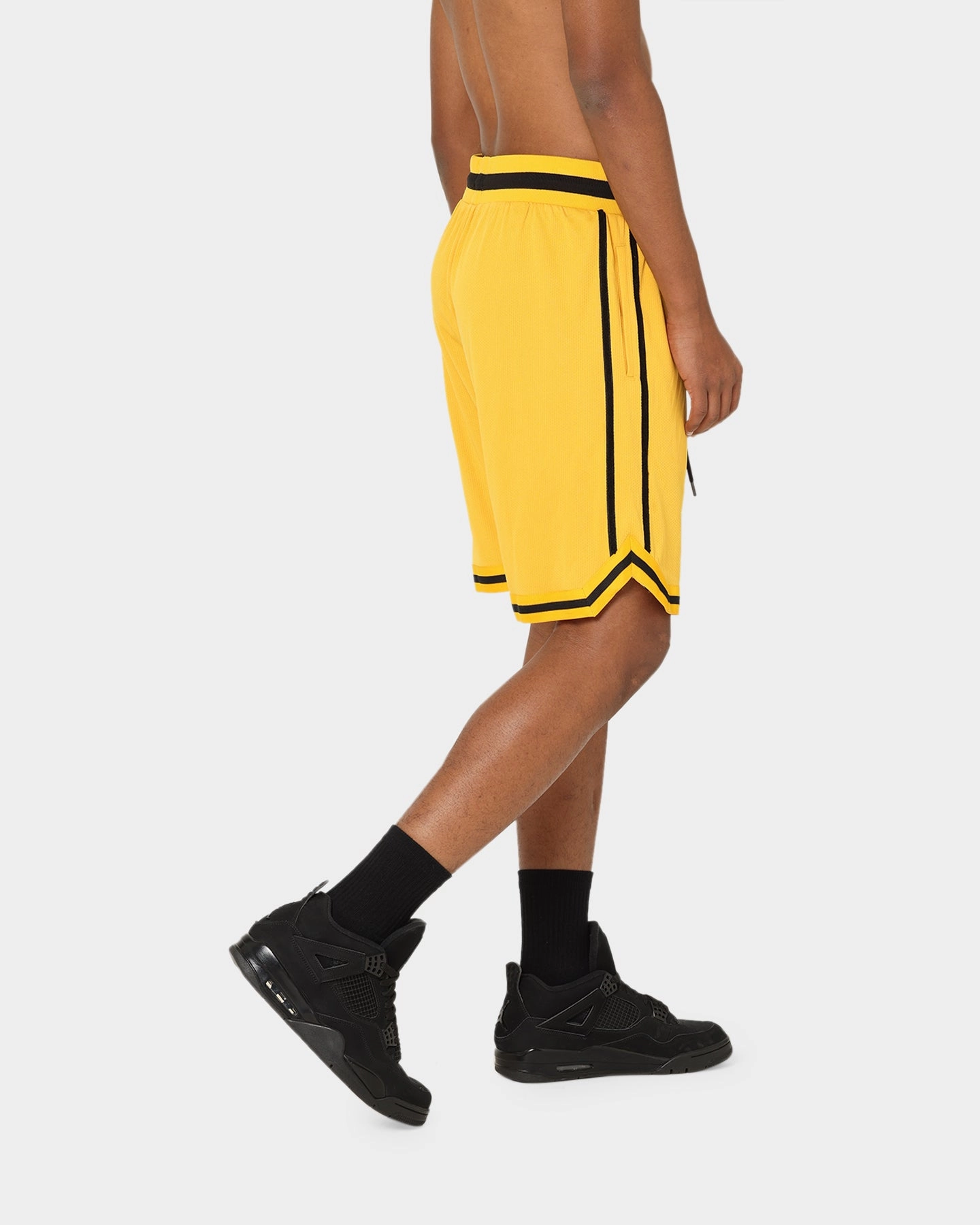 Non Restrictive Fit Carr?? Cours Basketball Shorts Yellow