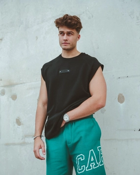 Smart Casual Look Perfect for Layering Carr?? Evolution Muscle T-Shirt Black