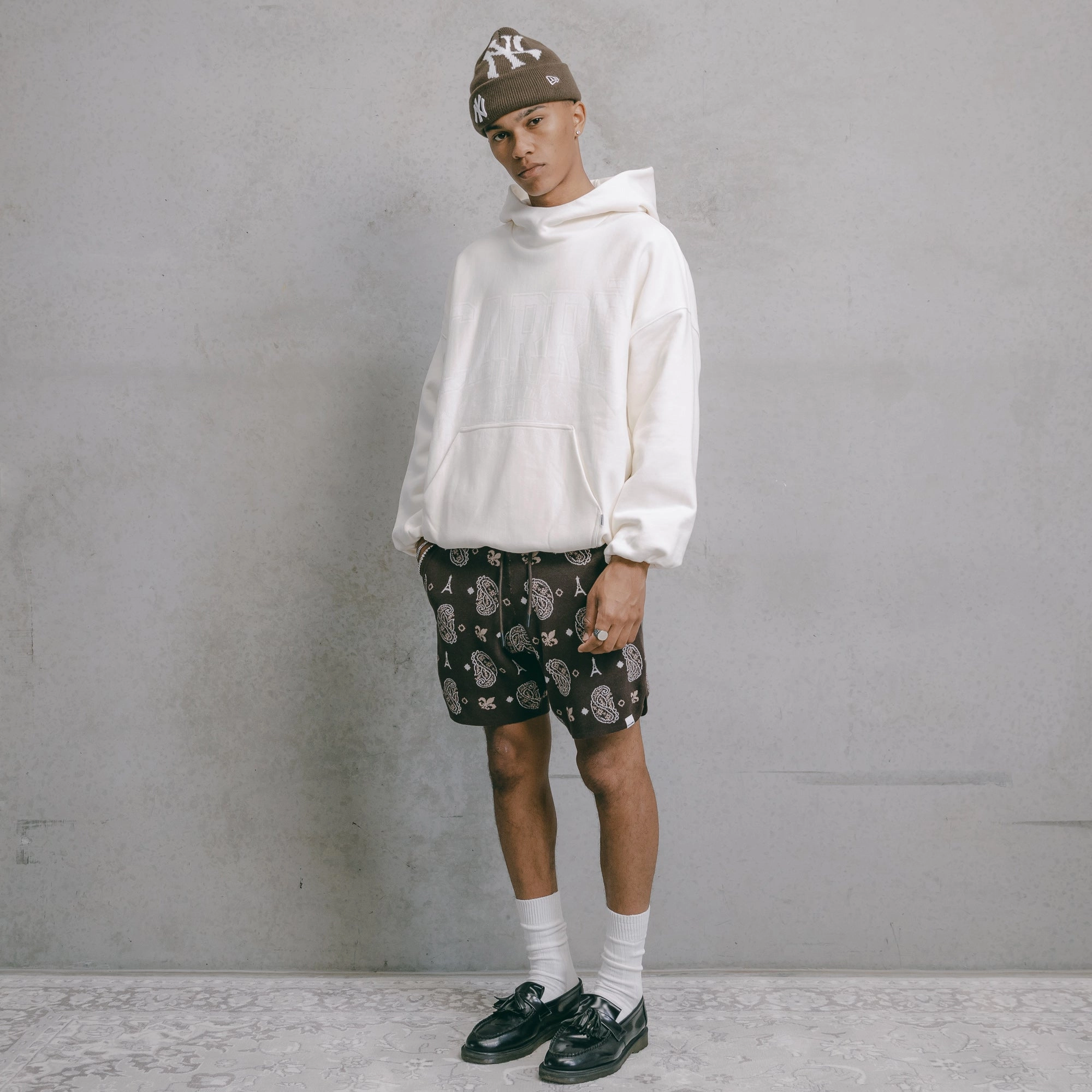 Outdoor Vibe DoubleLayeredKnees Carre Big Bandana Knitted Shorts Dark Brown