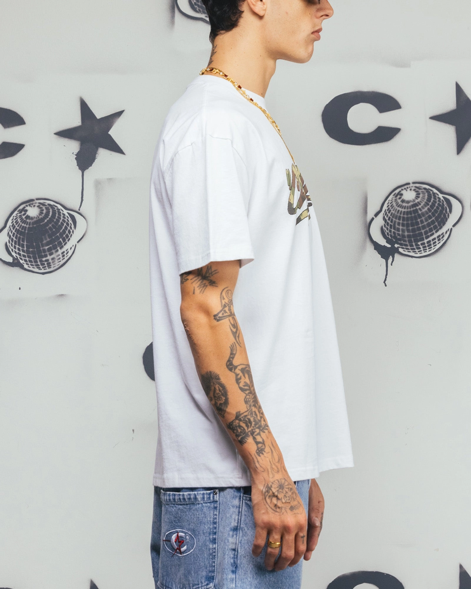 Carre Camo Script T-Shirt White Fit For Movement