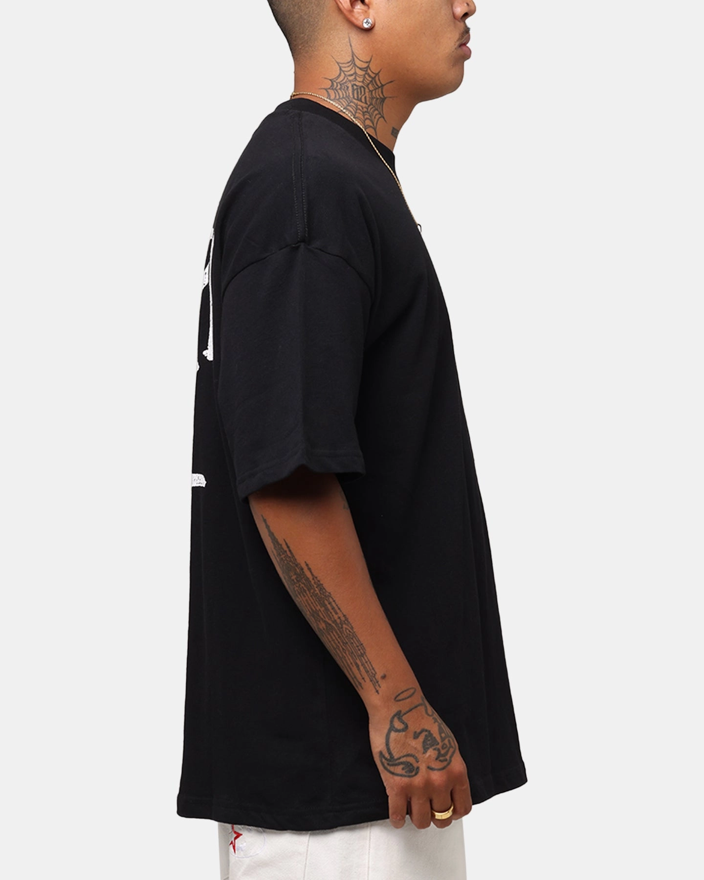 Soft and Relaxed Carre Intl Drop Shoulder T-Shirt Black