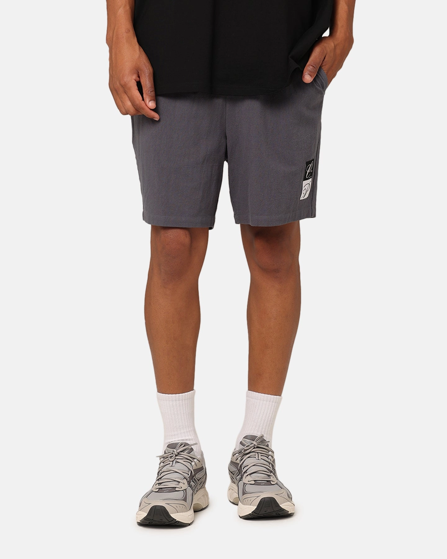 Carre Luxe Linen Shorts Grey Beach-Ready Look