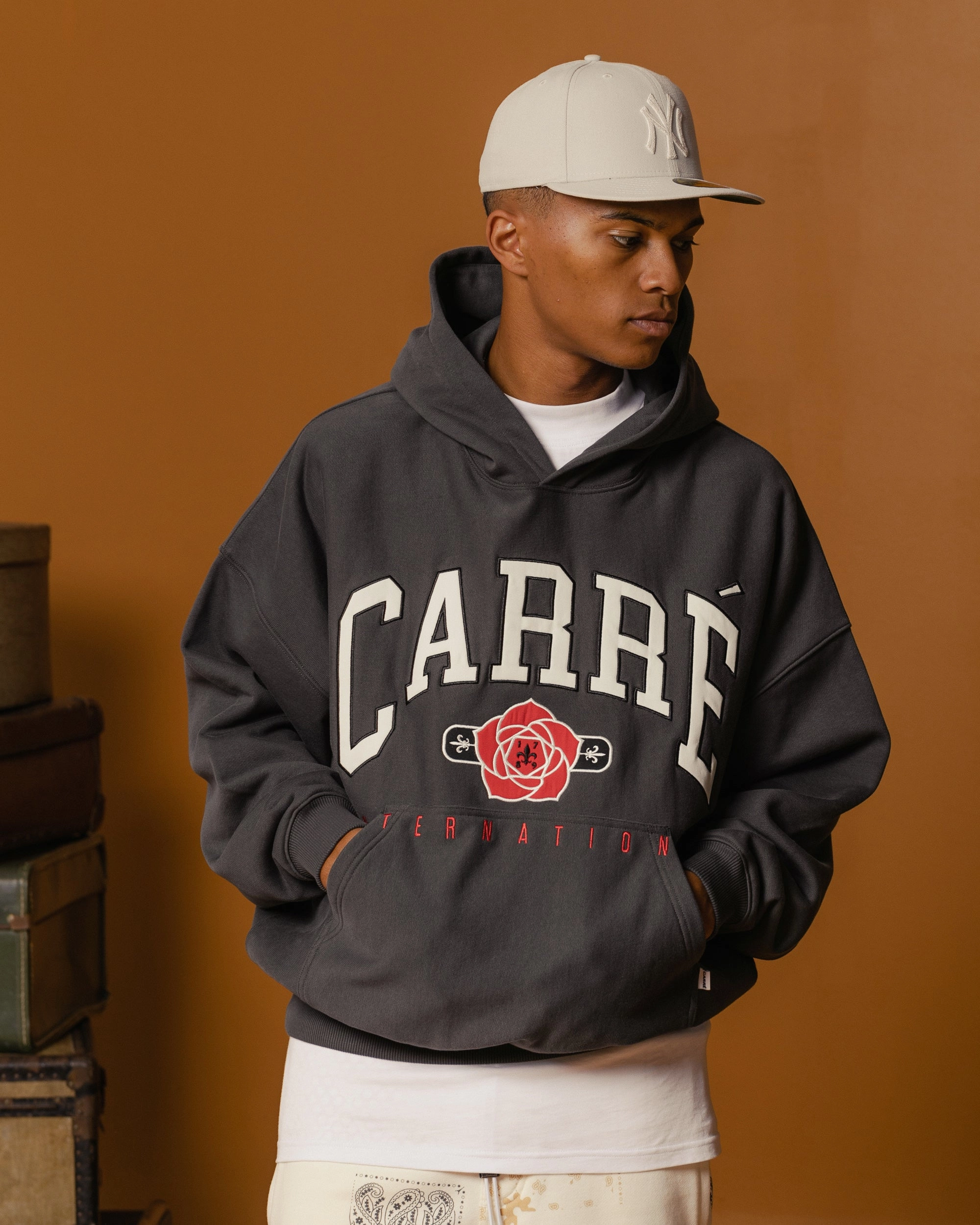 Carre Rose International Oversized Hoodie Coal Nail-polish