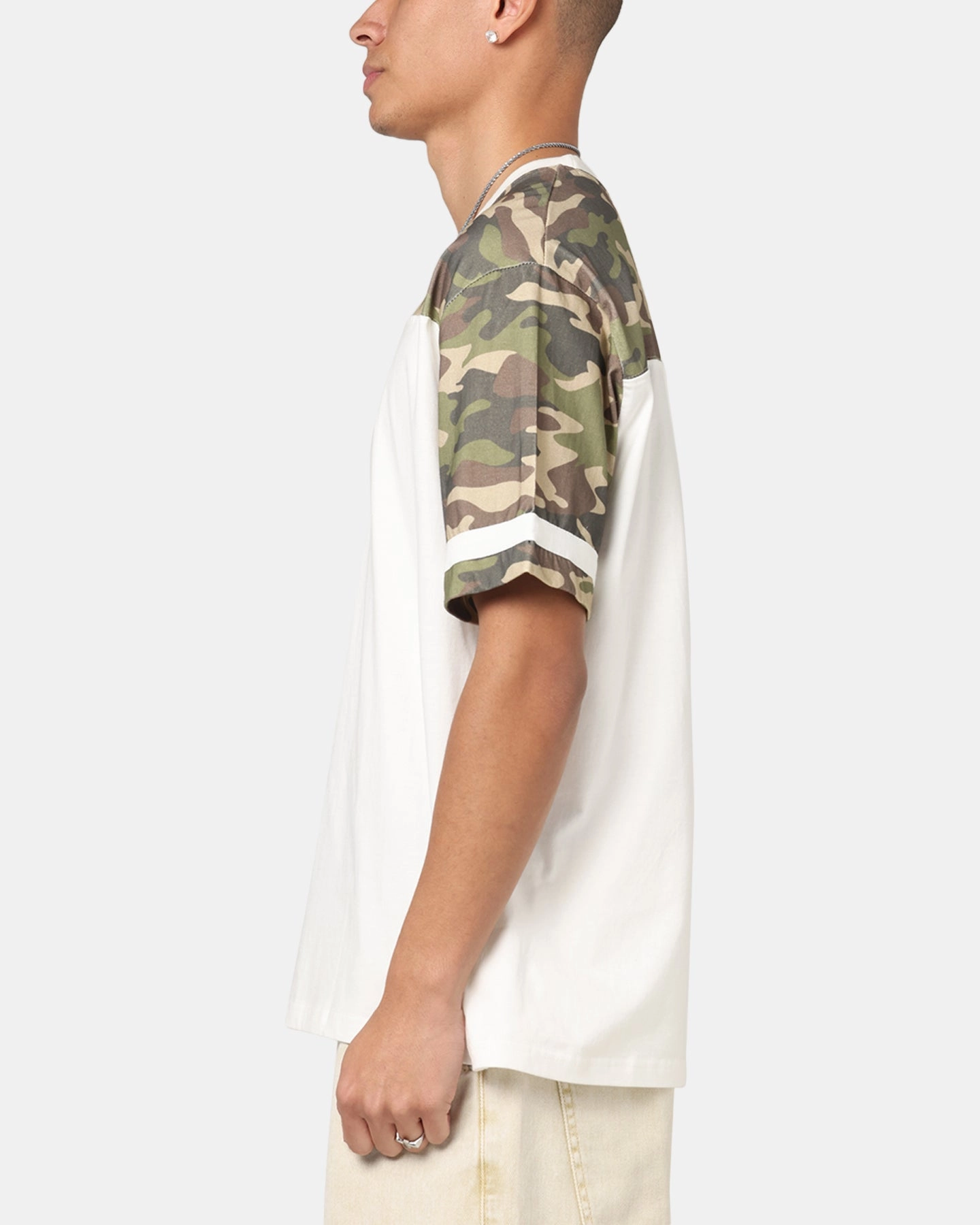Carre Star Shooter Panelled T-Shirt Off White/Woodland Camo Stylish Outfit