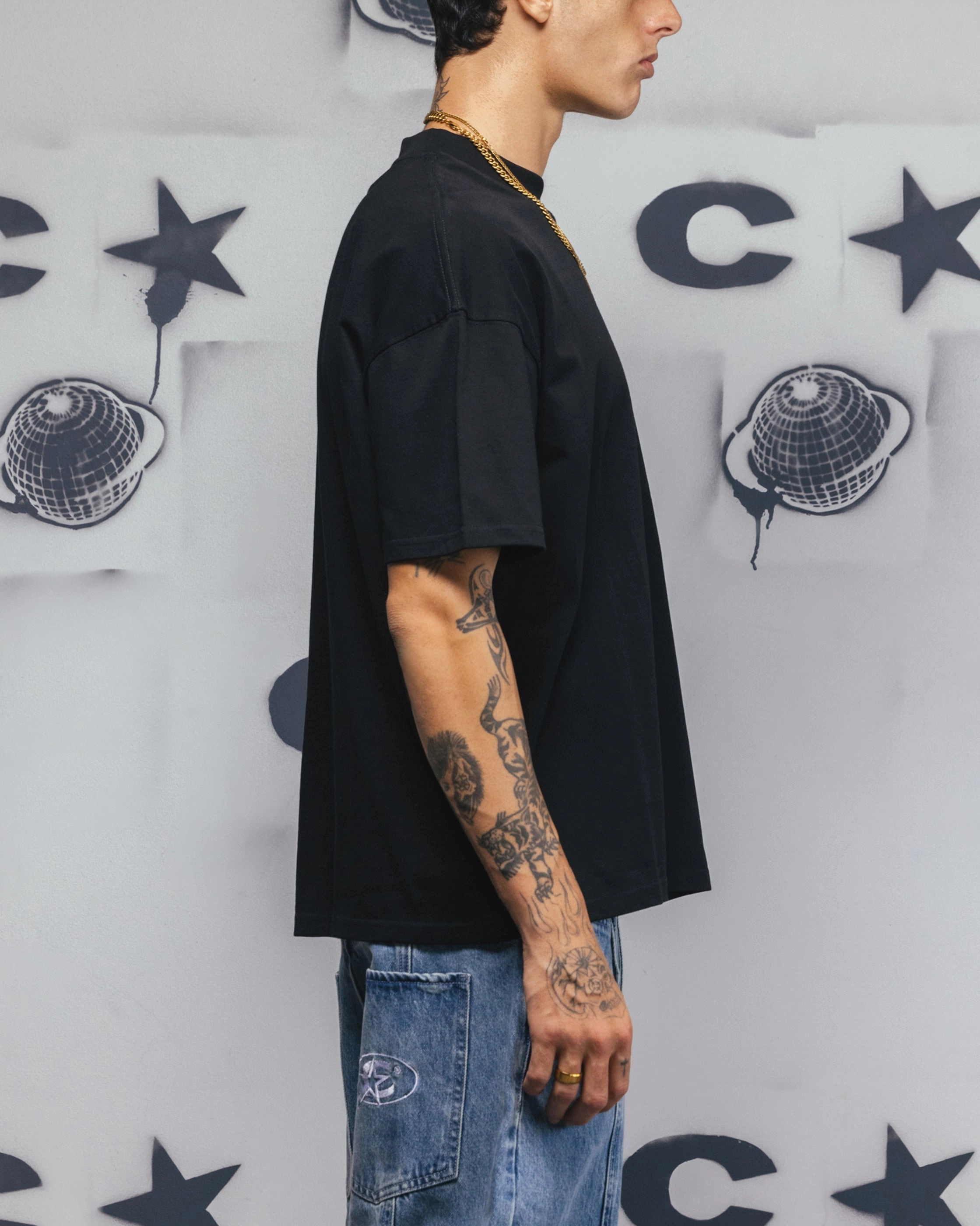 Carre Tagline T-Shirt Black monochromatic Day-to-Night Look