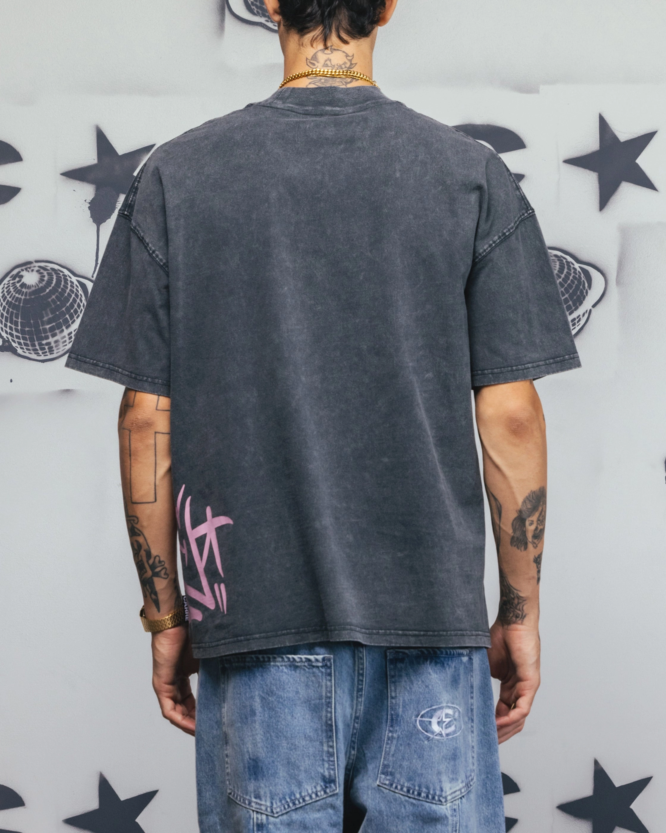 Everyday Trend Playful Vibes Carre Tagline T-Shirt Washed Black/Pink