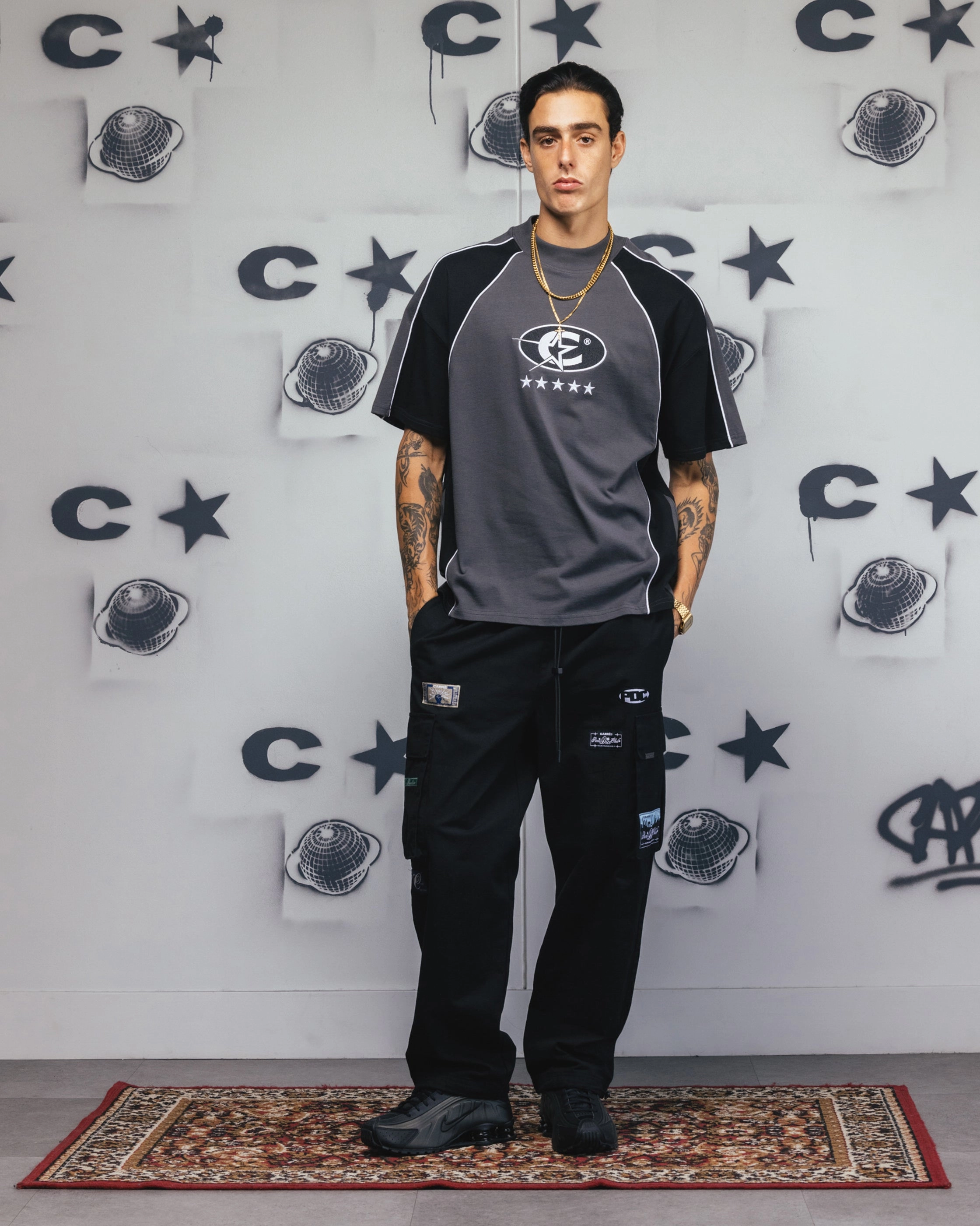 Laser Cut Edges Carre Vortex Panelled T-Shirt Grey/Black