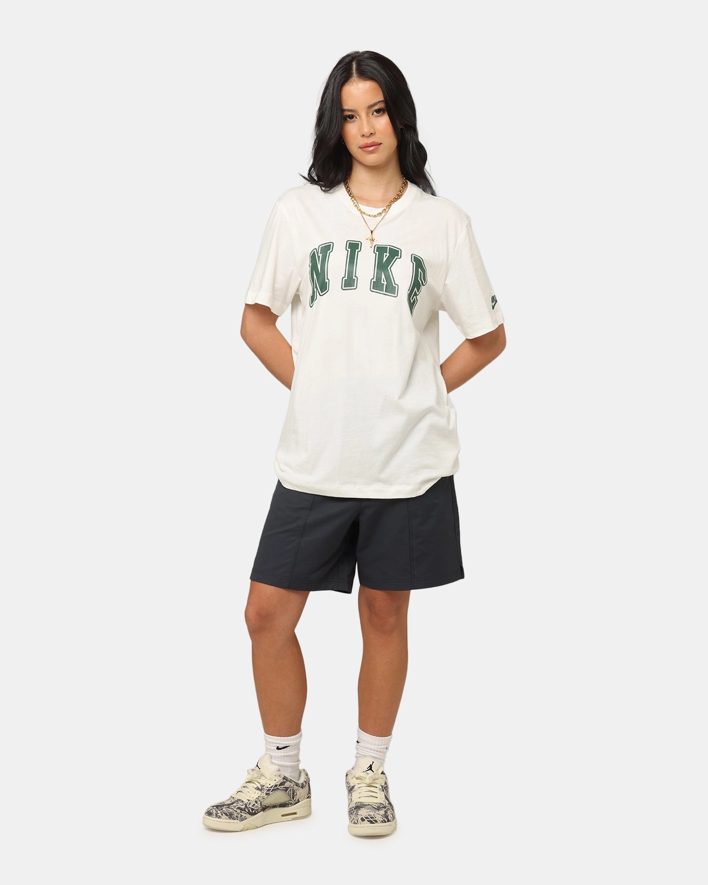 Nike Sportswear Club T-Shirt Sail perfect for all-day wear Fashion Must-Have