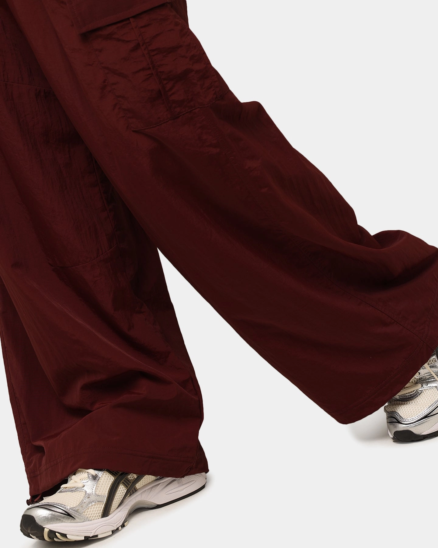 Solid shade Mitchell & Ness Women's Chicago Bulls Wavey Text Cargo Pants Fudge