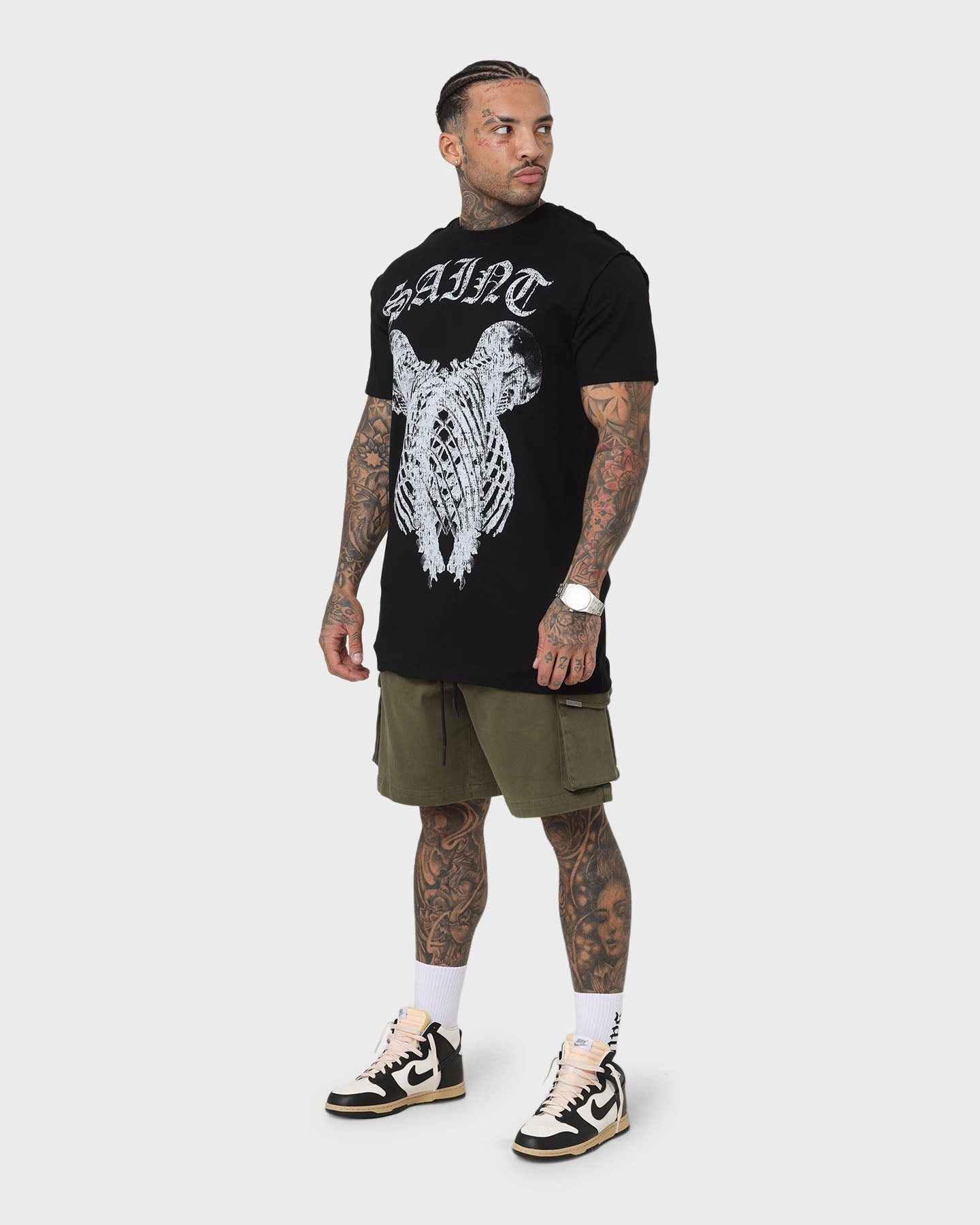 Saint Morta Infantry Cargo Shorts Army Green Basic Look t shirt