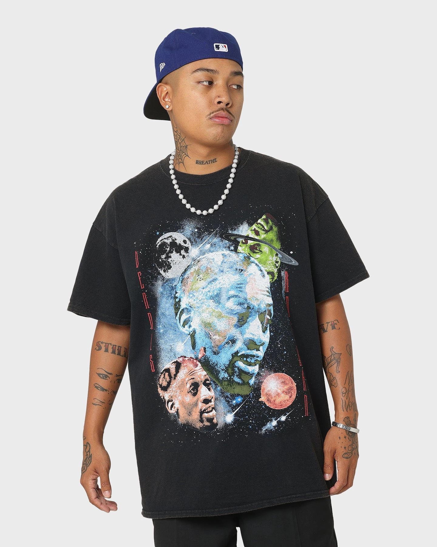 Sleek Layer Drop Shoulder Design Rodman Brand Astro Head Vintage T-Shirt Black Wash