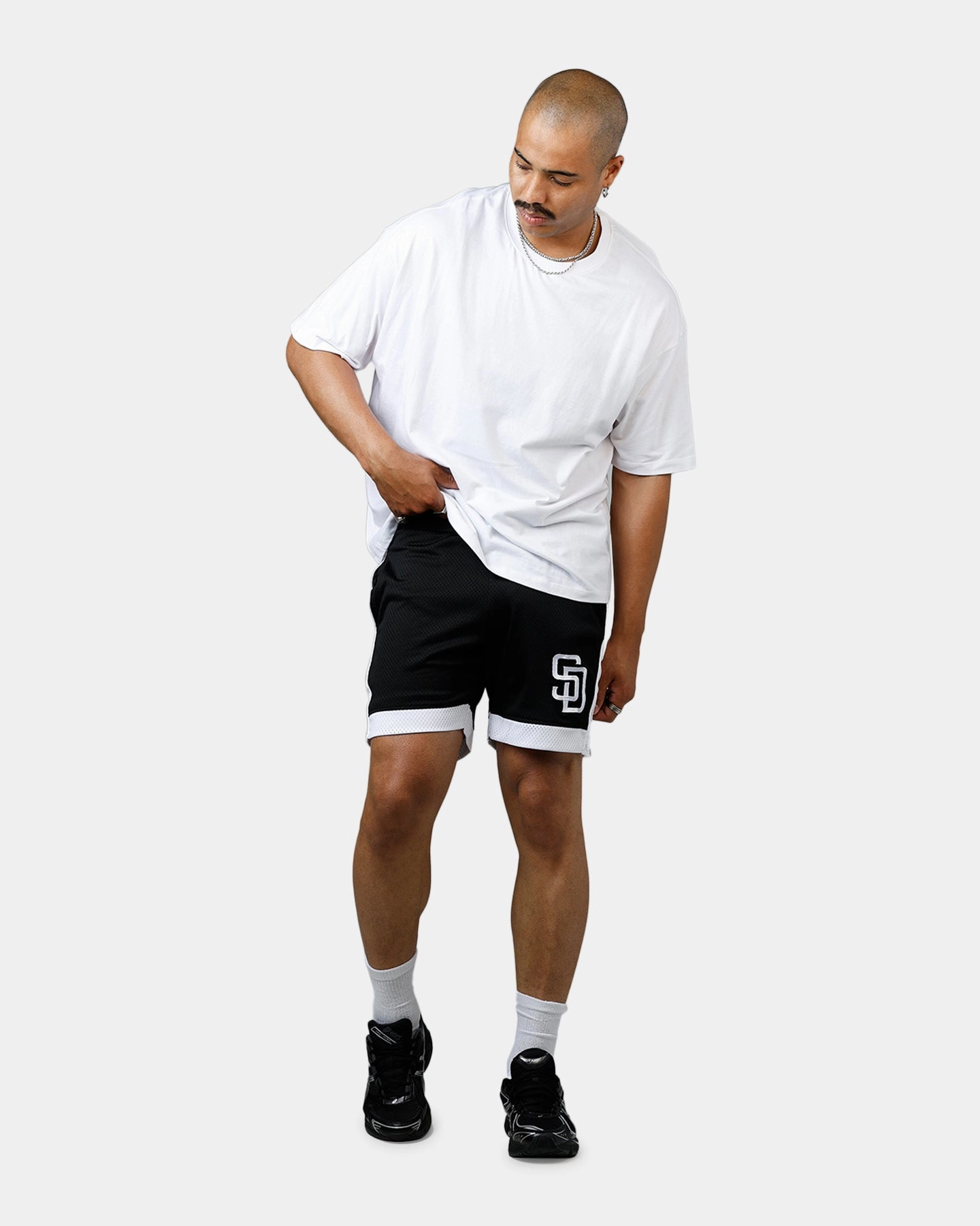 Petite Fit Beach Vibes New Era San Diego Padres Sport Class Shorts Black/White