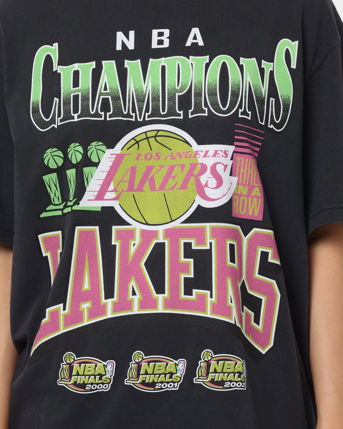 dry cleanable Comfortable Touch Mitchell & Ness Los Angeles Lakers '00-'02 Champions Neon Vintage T-Shirt Faded Black