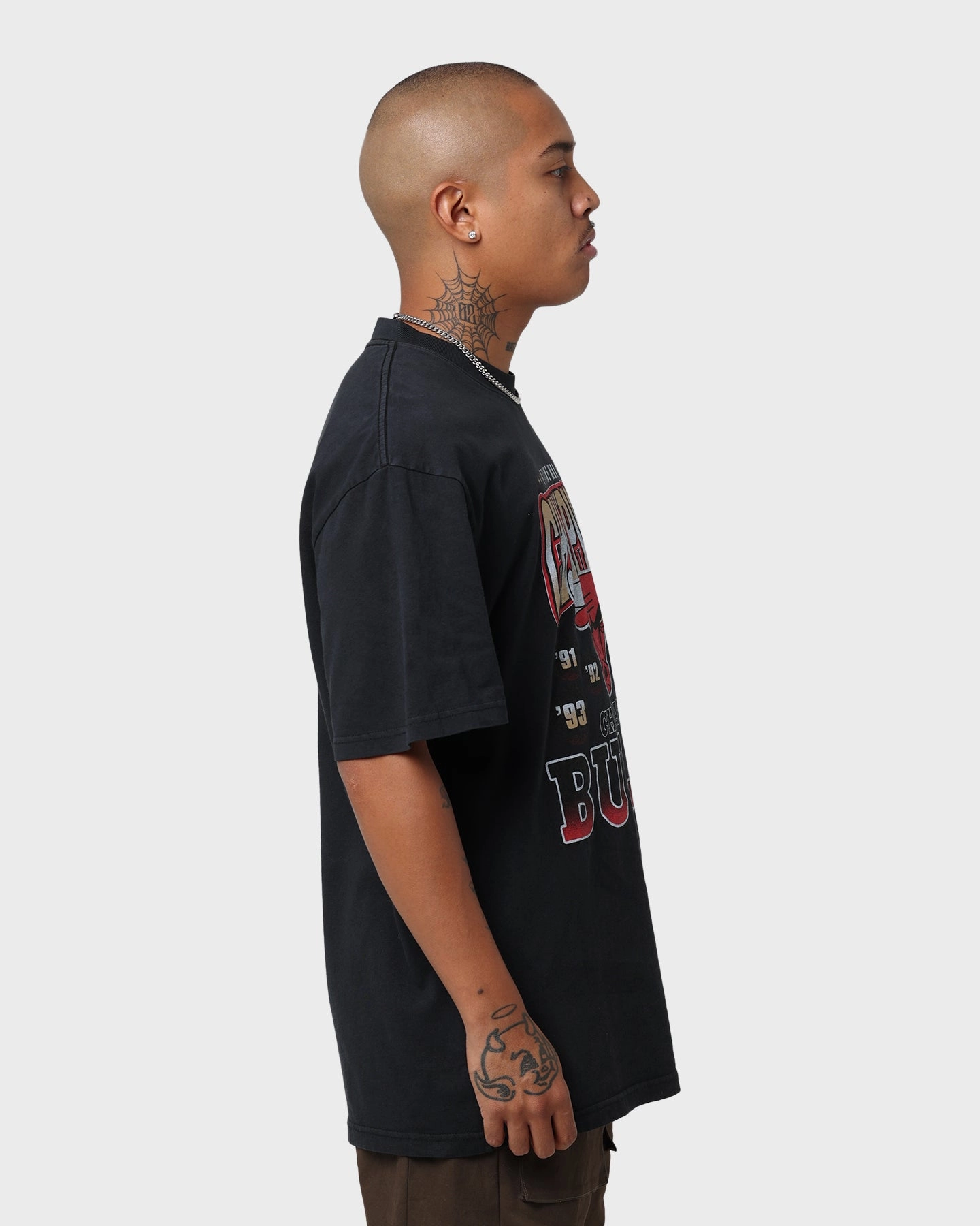 Relaxed and Easy Mitchell & Ness Chicago Bulls Vintage Champ T-Shirt Black