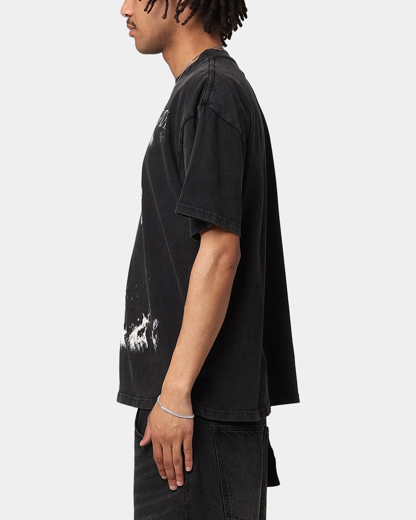 Elegant and Relaxed Garment Dyed Finish Goat Crew X House Of The Dragons Fire Vintage T-Shirt Black Acidwash