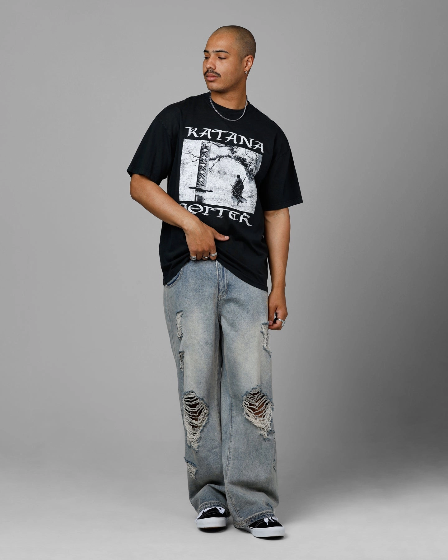 Ultimate Fit timeless Loiter Katana Vintage T-Shirt Black Acidwash