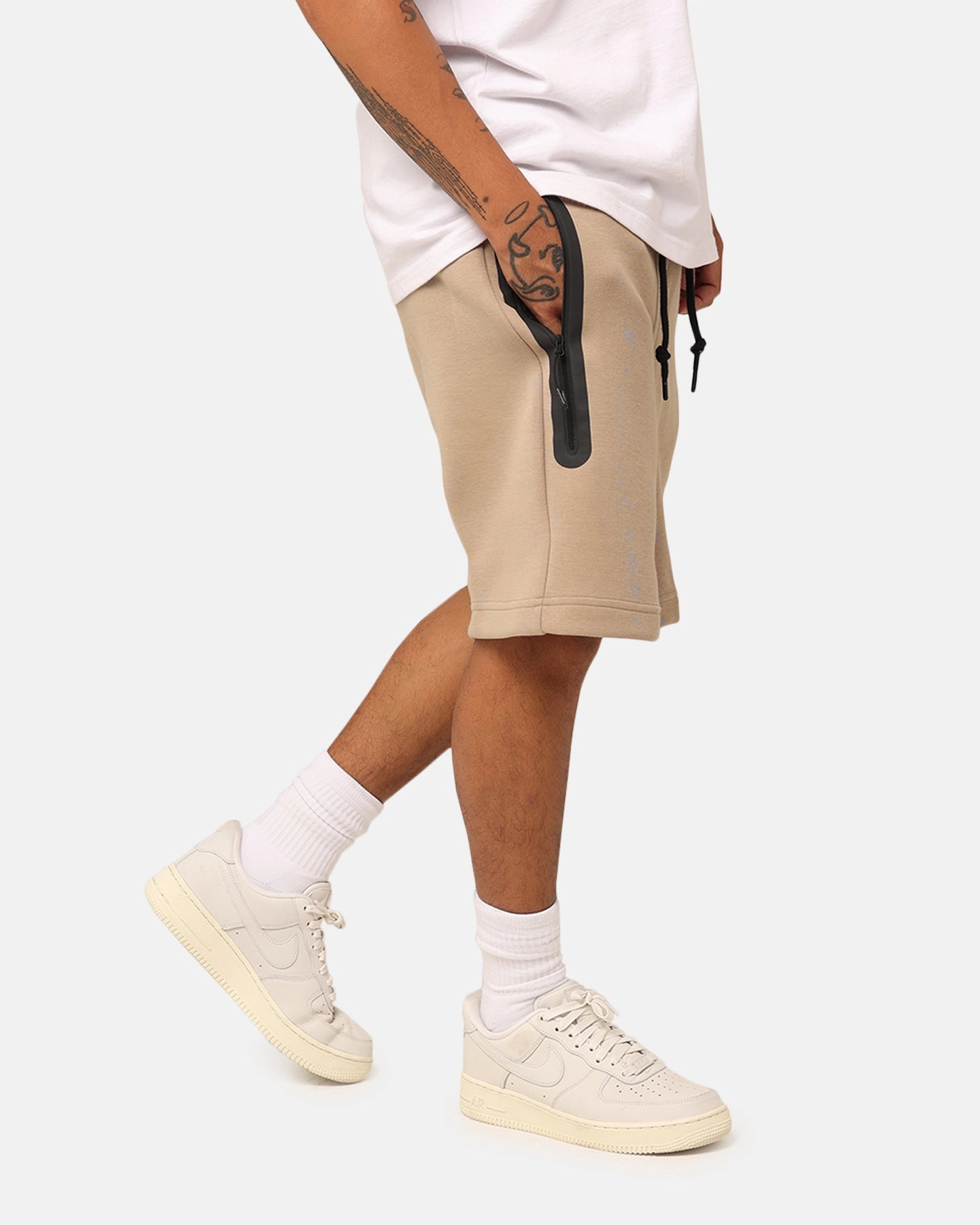 Fast Absorption Textile ElasticHem Nike Tech Fleece Shorts Khaki/Black
