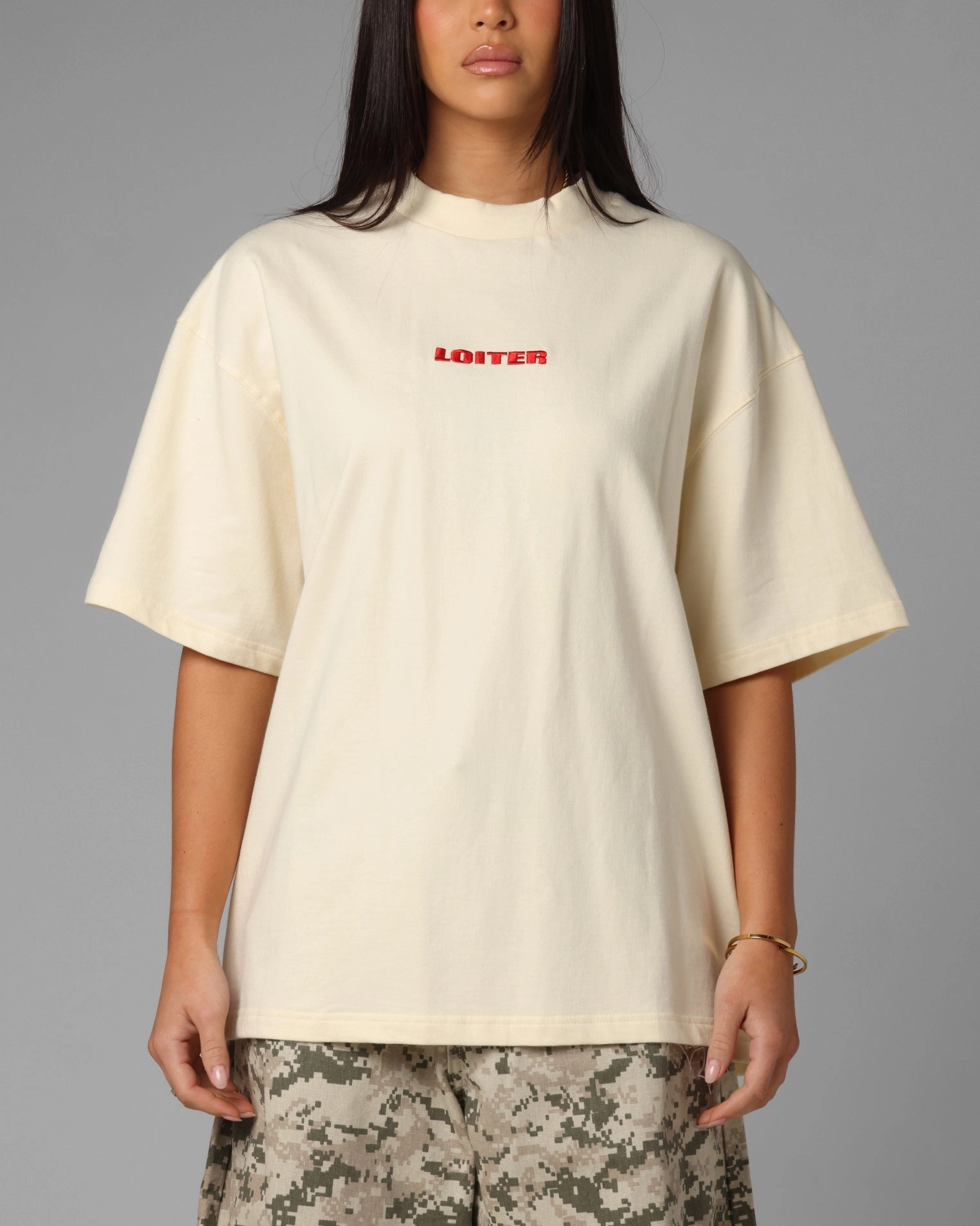 Loiter Script Boxy T-Shirt Off White Cozy Look