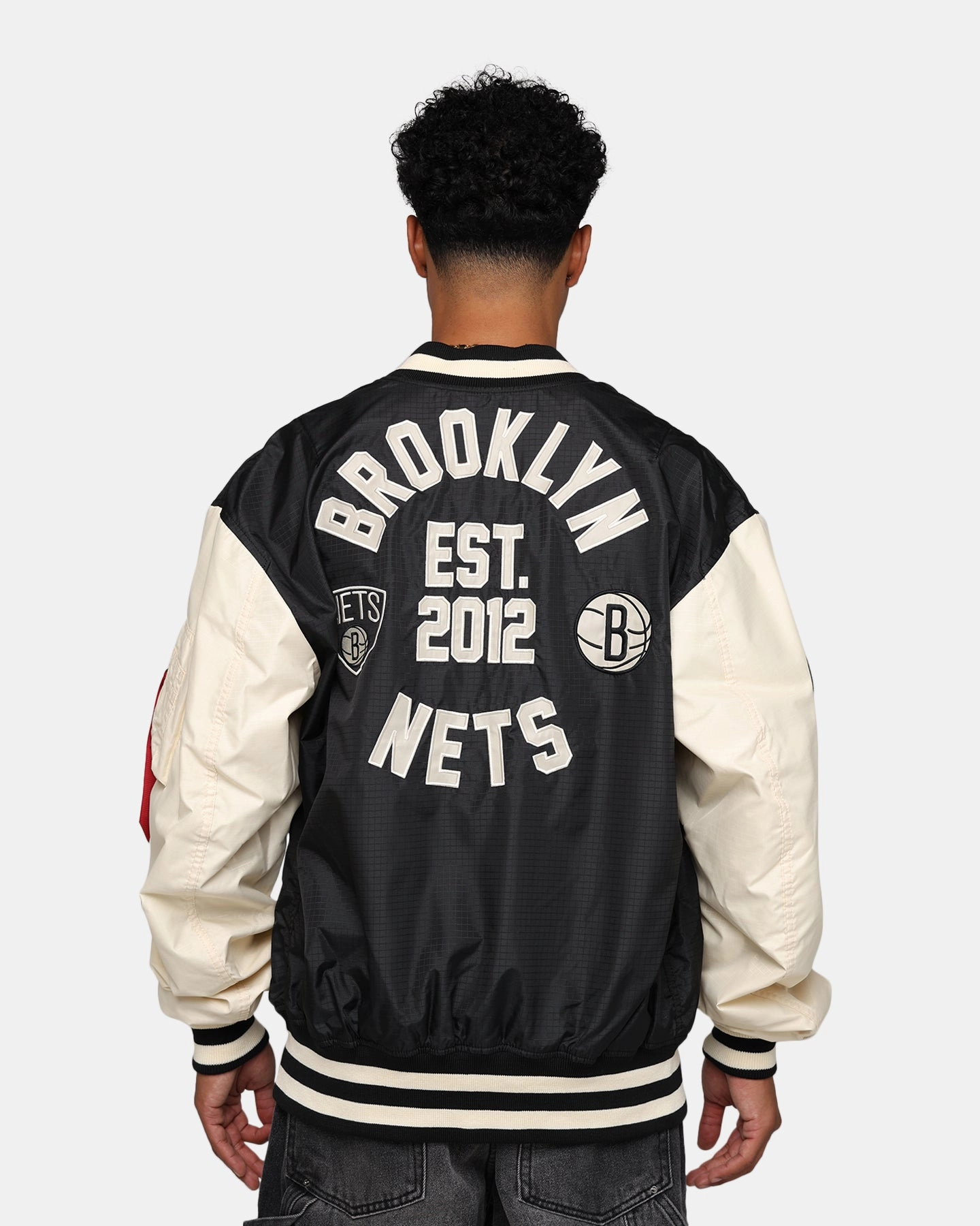 New Era X Alpha Industries Brooklyn Nets L-2B Bomber Jacket Black Modern Tailoring Urban