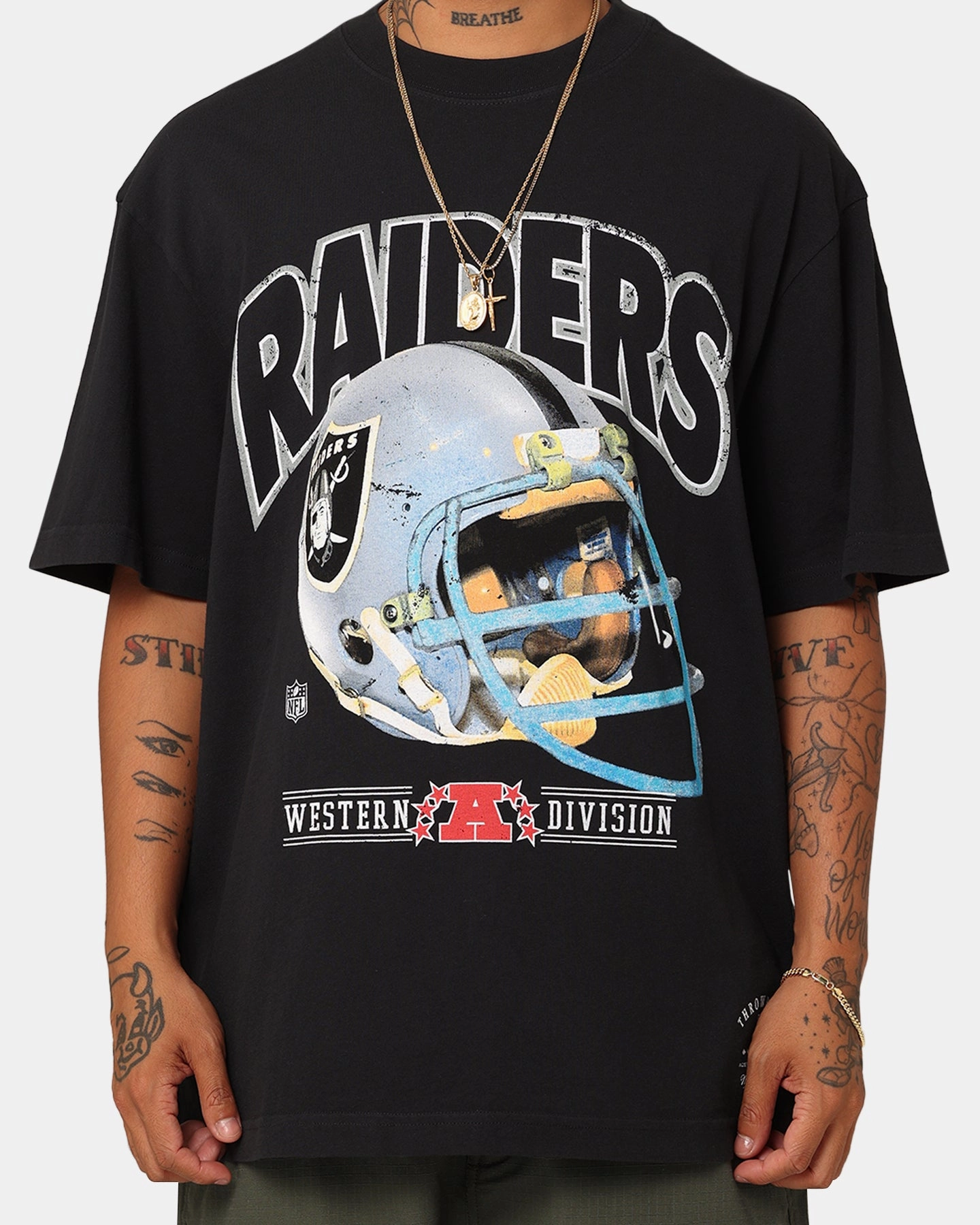 Mitchell & Ness Las Vegas Raiders Vintage Helmet T-Shirt Faded Black Smooth Seam Technology