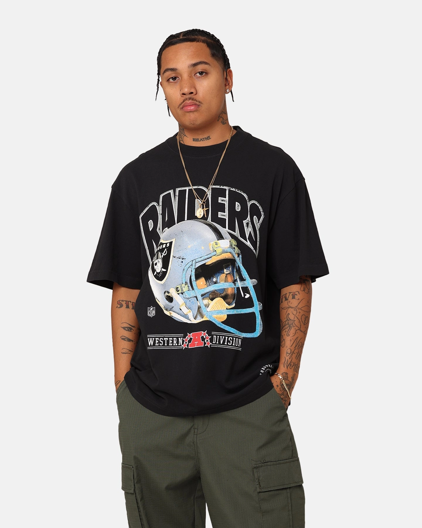 Mitchell & Ness Las Vegas Raiders Vintage Helmet T-Shirt Faded Black Cashmere combination