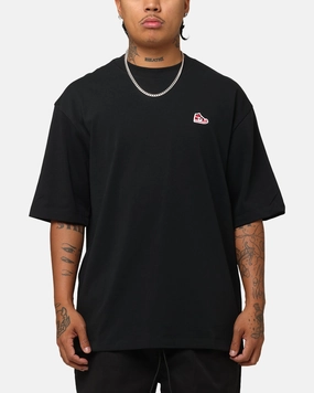 Thermal Regulating Layer Jordan Brand Sneaker Patch Crewneck T-Shirt Black/Varsity Red