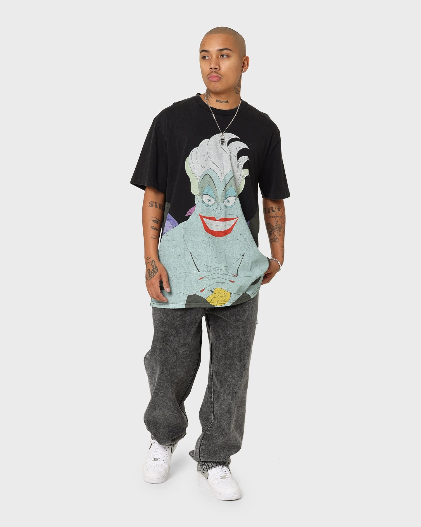 black friday Disney Ursula Vintage T-Shirt Washed Black