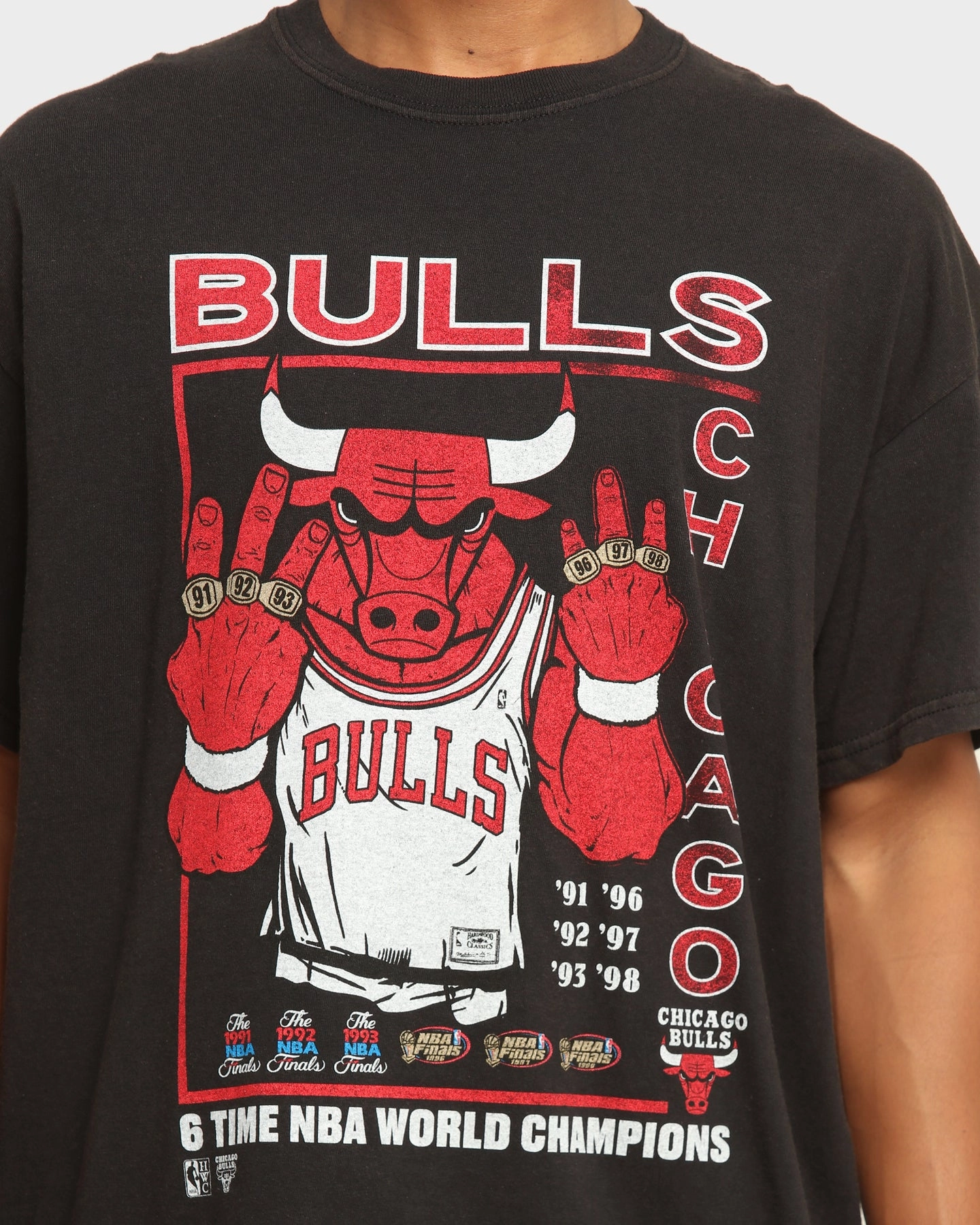 LayeringFriendly Modern and Soft Mitchell & Ness Chicago Bulls Vintage Champs Rings T-Shirt Vintage Black