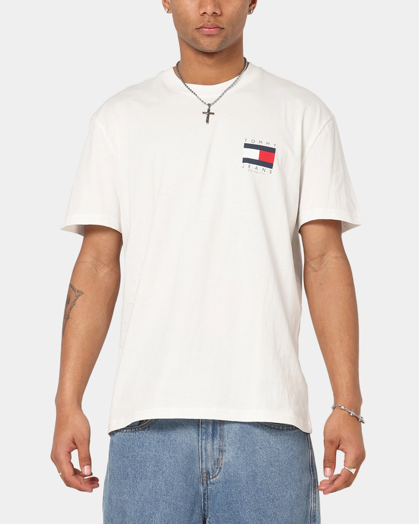 Daily Outfit Tommy Jeans Regular Flag Graphic T-Shirt Ecru
