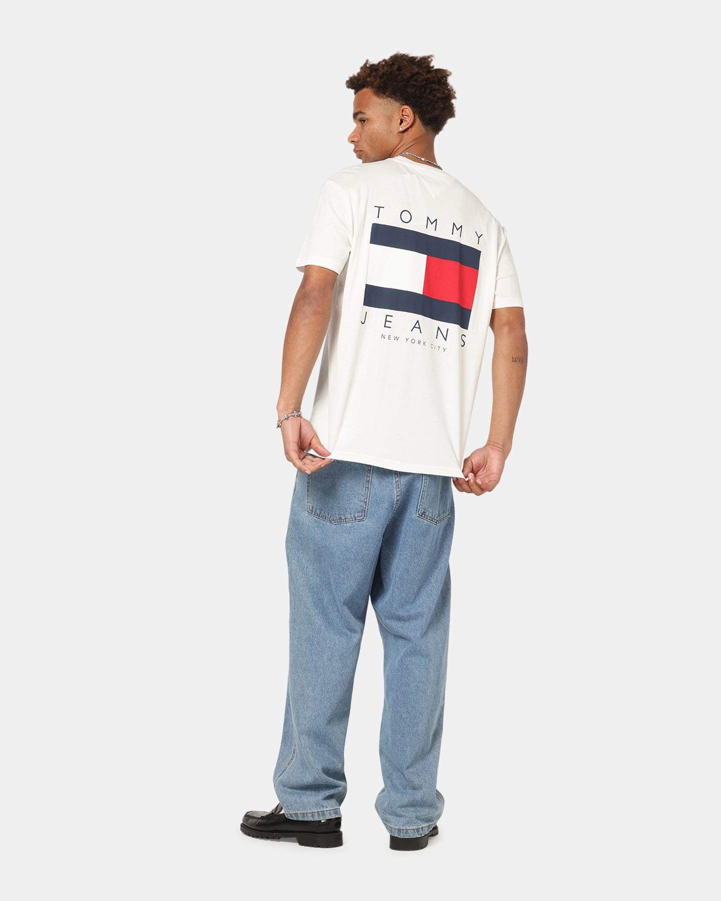 Relaxed Design Tommy Jeans Regular Flag Graphic T-Shirt Ecru