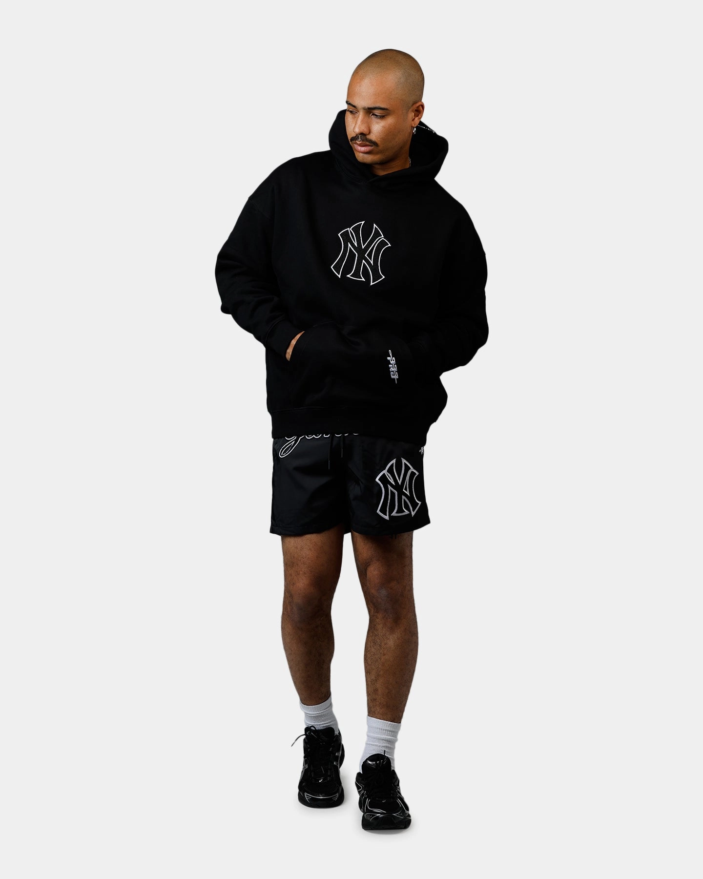 Pro Standard New York Yankees Chenille Hoodie Black Silicone Grip Trim suitable for product launches