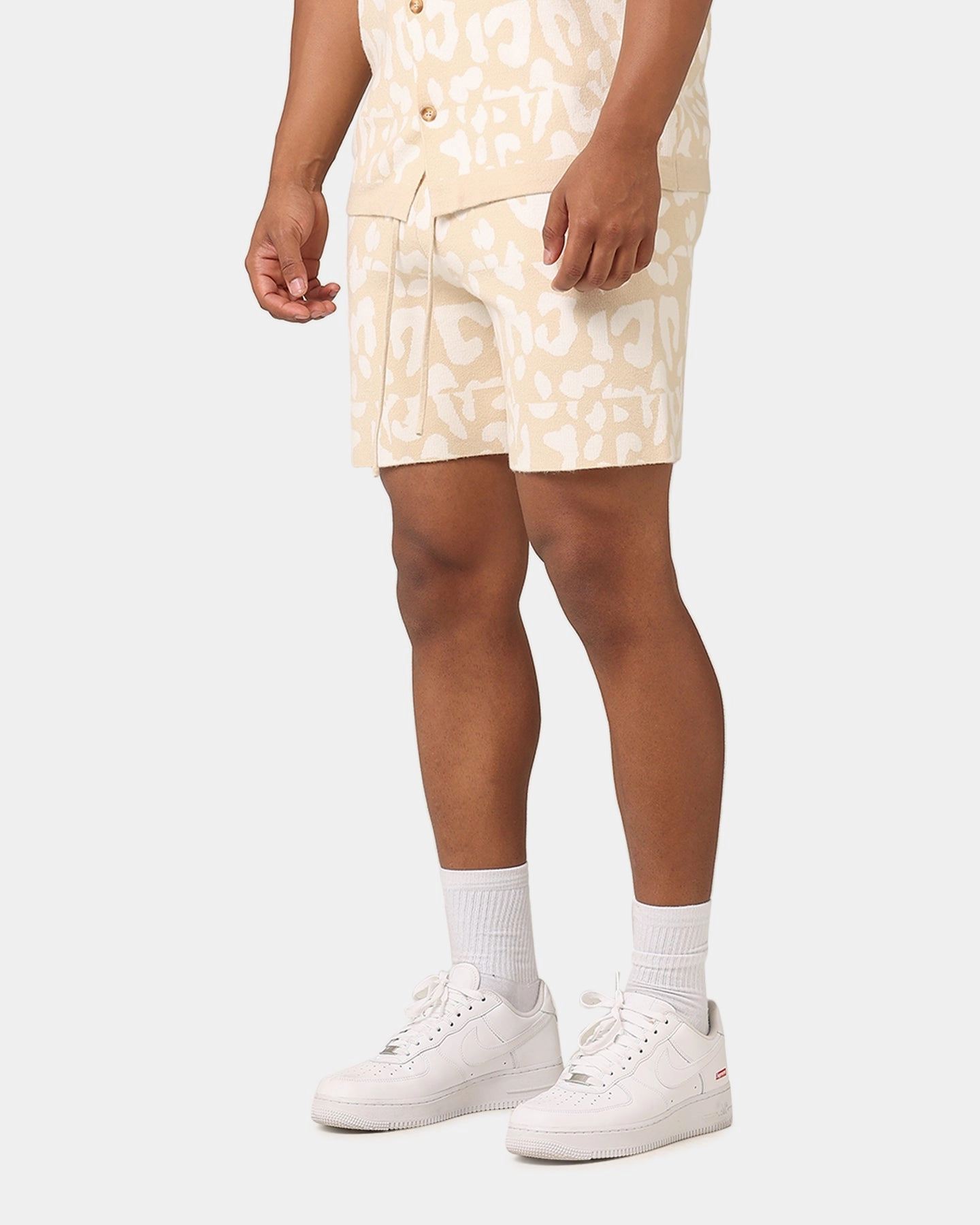 Metallic accents Basic Feel XXIII Puzzle Knit Shorts Beige/Off White
